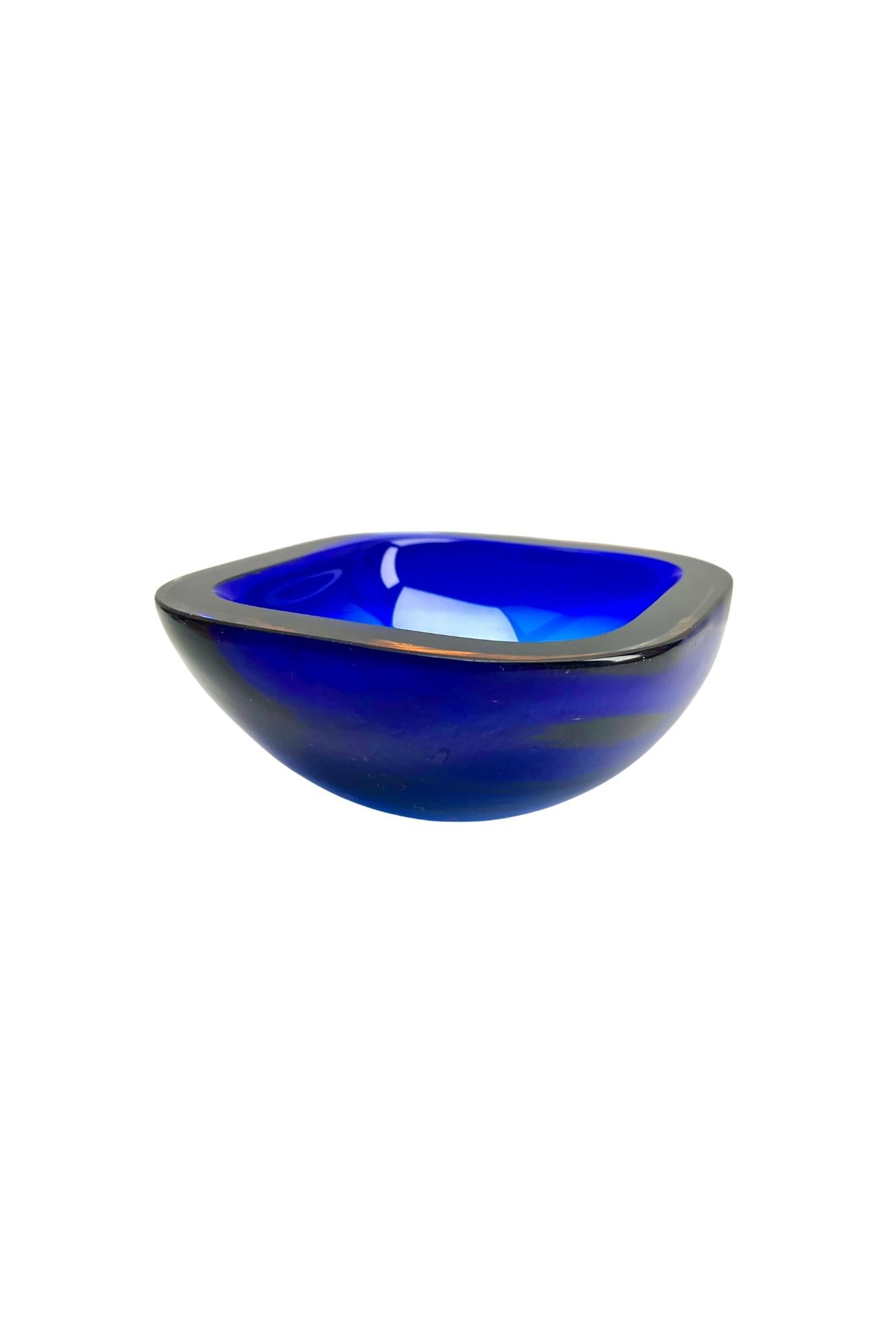 Mid-Century Modern Murano Cobalt Glass Bowl Attributed to Flavio Poli for Seguso For Sale