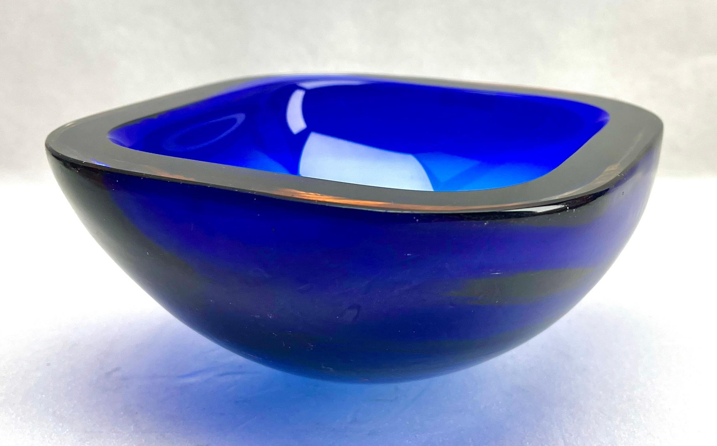 Hand-Crafted Murano Cobalt Glass Bowl Attributed to Flavio Poli for Seguso For Sale