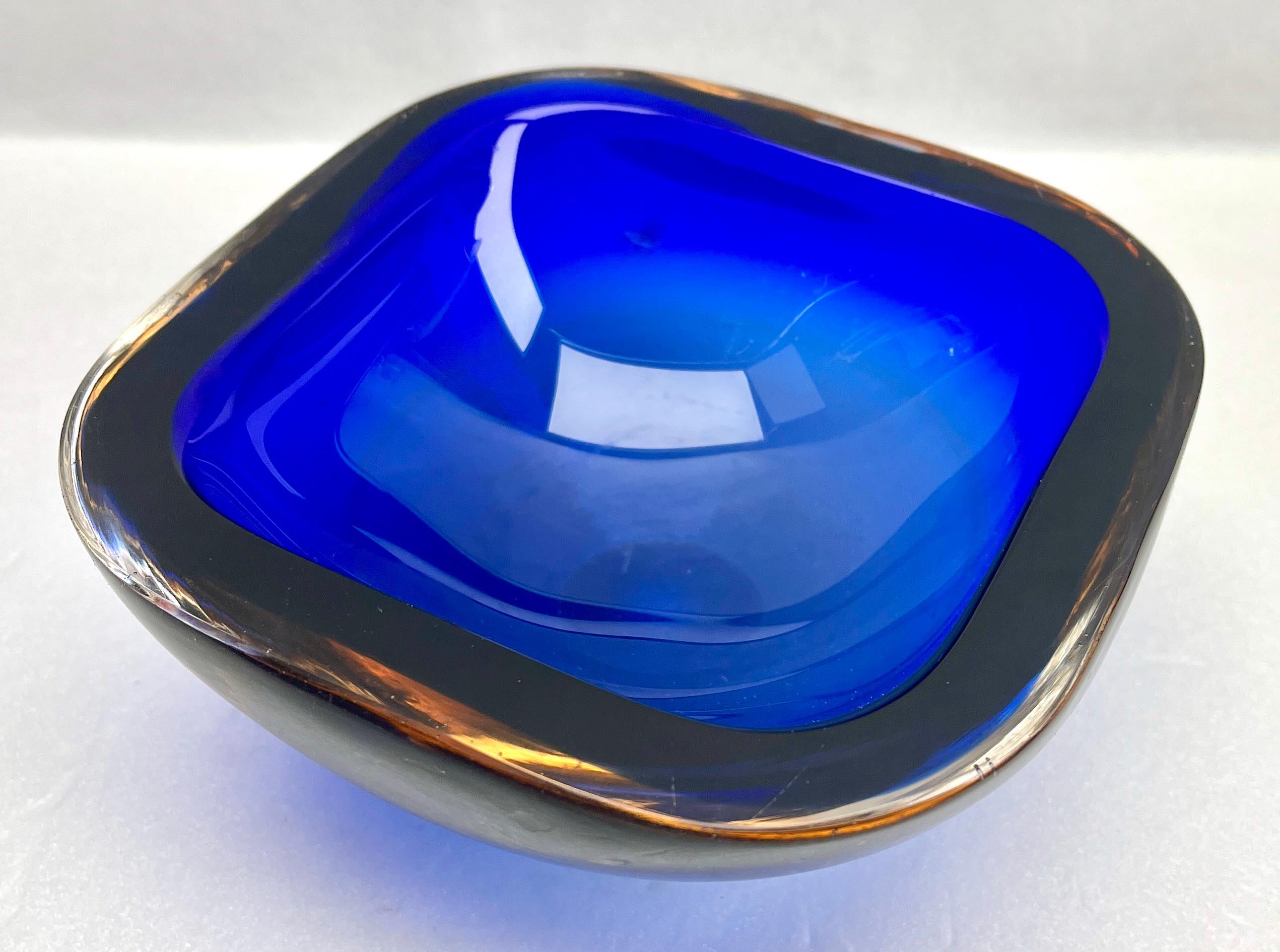 Murano Cobalt Glass Bowl Attributed to Flavio Poli for Seguso In Good Condition For Sale In Verviers, BE