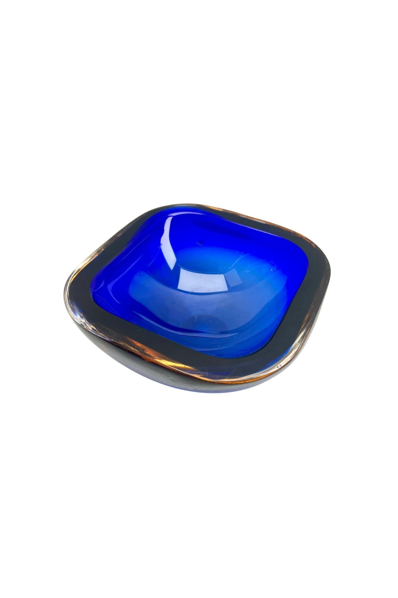 Murano Cobalt Glass Bowl Attributed to Flavio Poli for Seguso For Sale 1