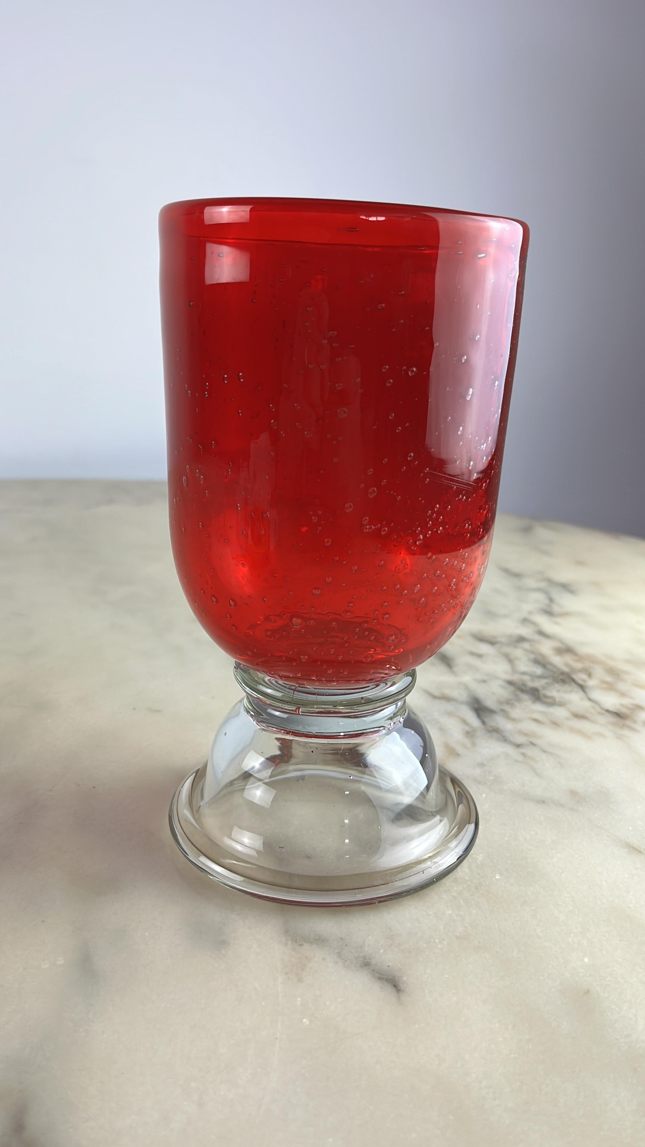 Murano colored glass cup, Italy, 1980
Heavy glass, typical of the working of glass masters in the 1980s.
The cup is 21 cm high.
In perfect condition.