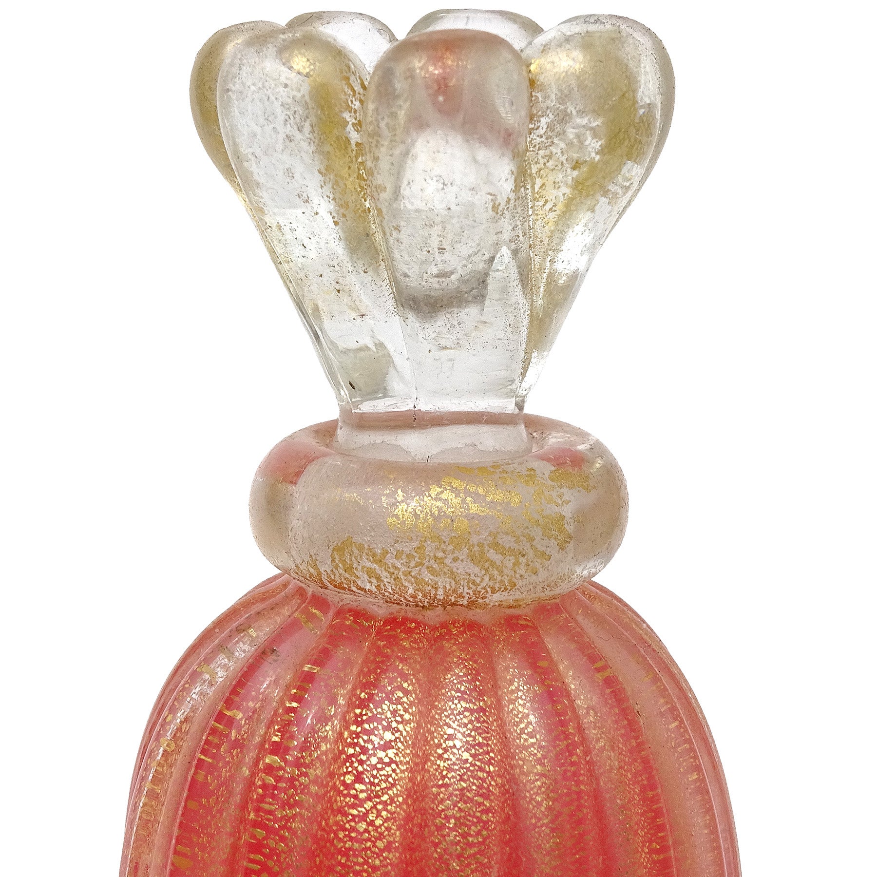 Beautiful vintage Murano hand blown coral orange and gold flecks Italian art glass vanity perfume bottle. Attributed to the Seguso Vetri D' Arte company or designer Archimede Seguso, circa 1940-1950s. The piece has an original scalloped 