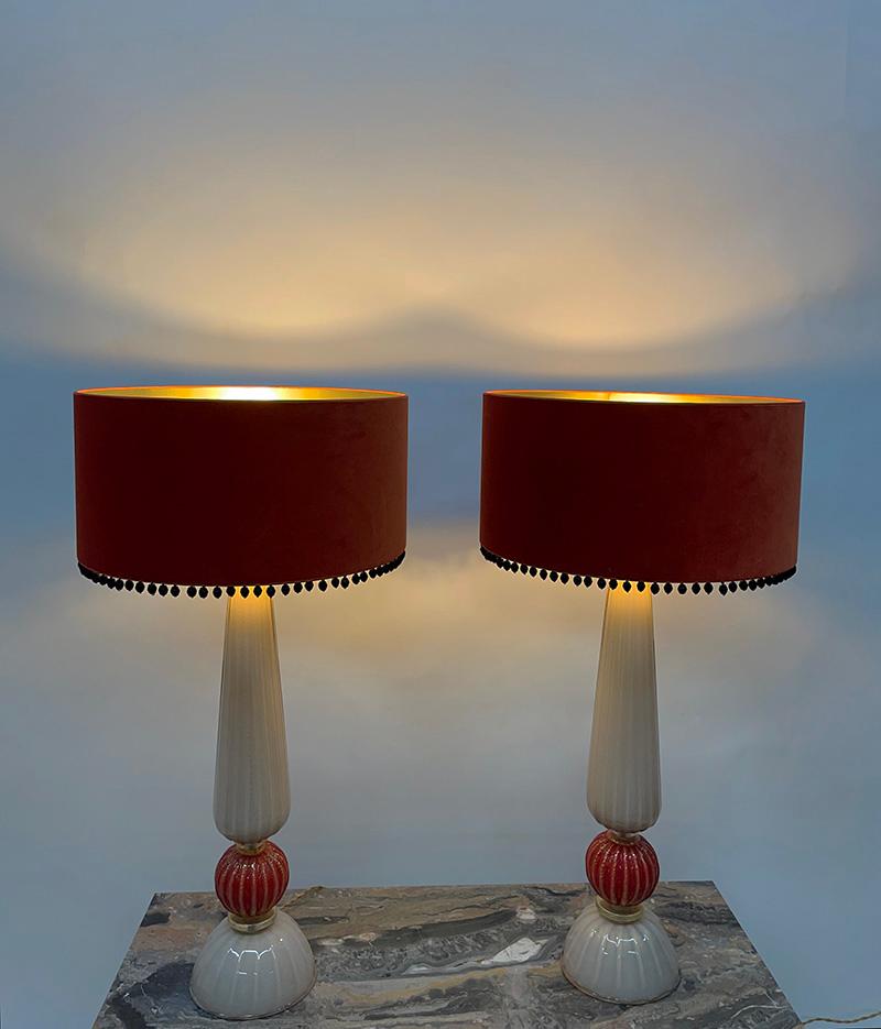 Murano Cordonato D'Oro Barovier & Toso impressive table lamps, 1980s

A beautiful set of very large, impressive Murano lamps. Barovier & Toso, Cordonato D'Oro Italian glass with white with gold leaf inclusions on a semi-round base. In the middle in