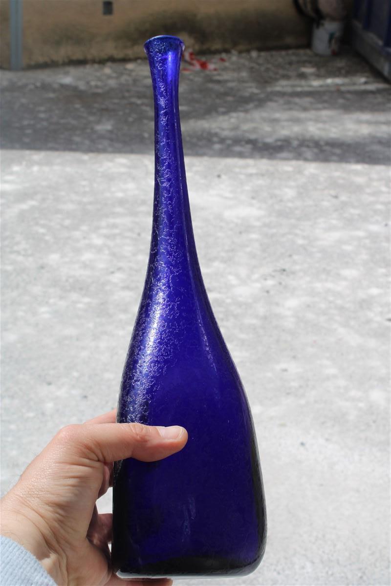 Murano Corroded Glass Bottle Cobalt Blue Mid-century Italian Design Seguso In Good Condition For Sale In Palermo, Sicily