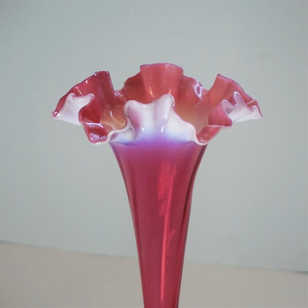 italien Vase Fazzoletto en verre d'art de Murano Cranberry en vente