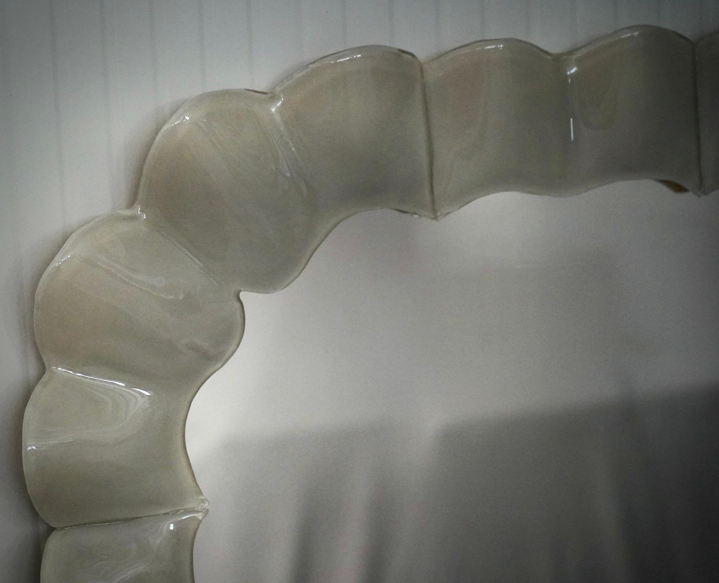 Mid-Century moderno Specchio da tavolo e da parete in vetro artistico di Murano e ottone, 2020 in vendita