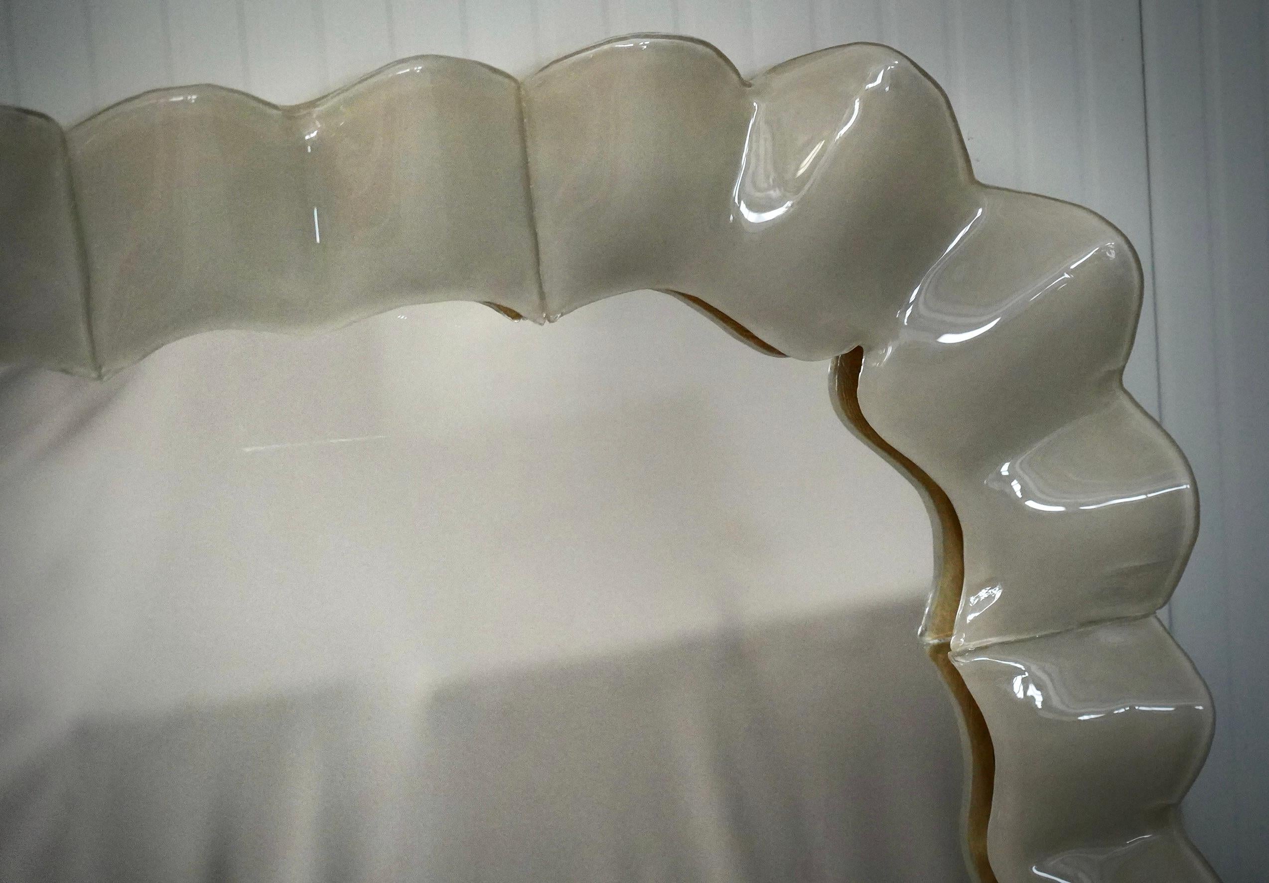 Italiano Specchio da tavolo e da parete in vetro artistico di Murano e ottone, 2020 in vendita