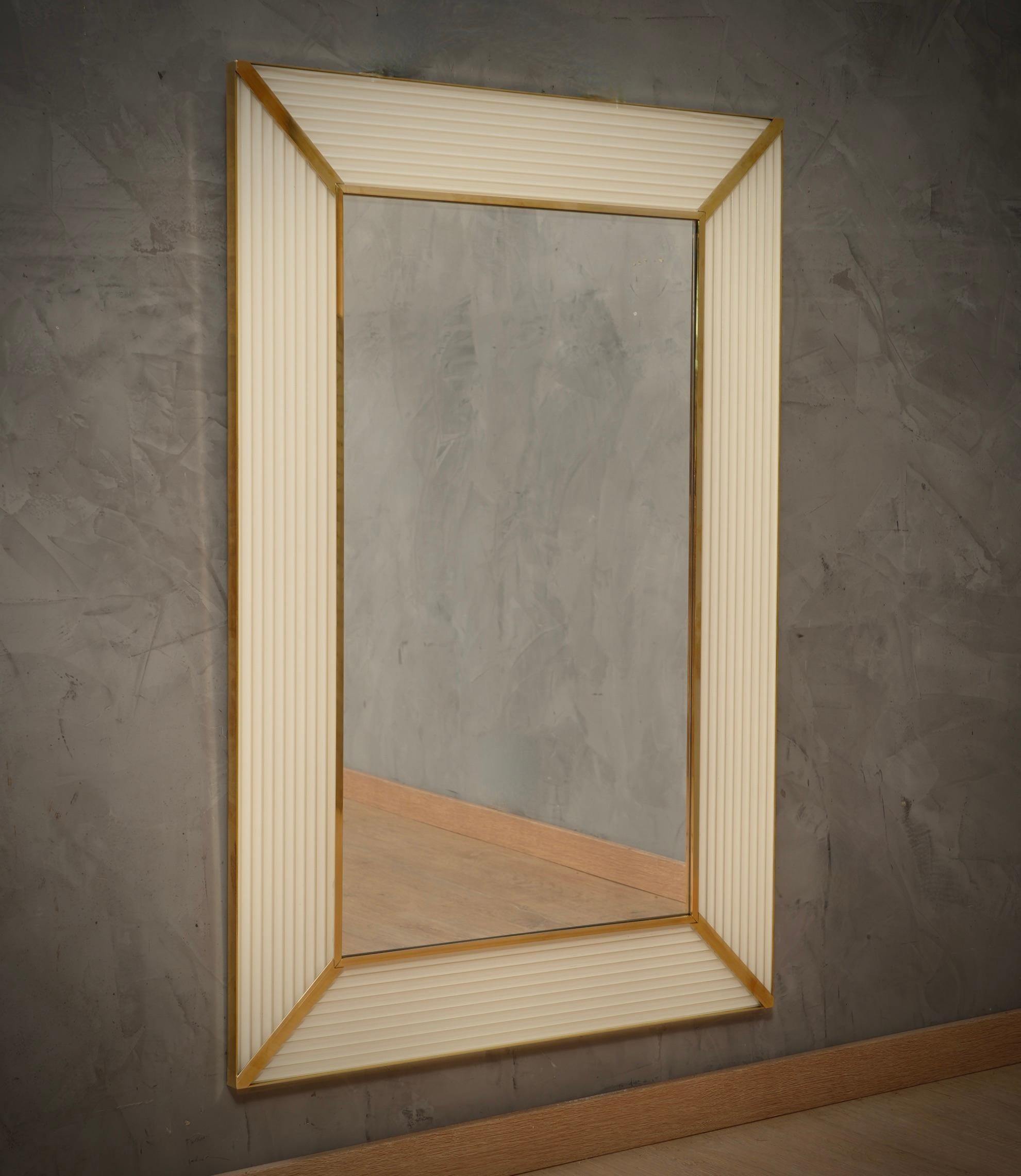 A strong cream color frame, reach the eye of the beholder, leaving him entranced; of Murano cream art glass wall mirror. Beautifully shaped and of excellent size, the wall mirror is a real design object.

The structure of the wall mirror is made of