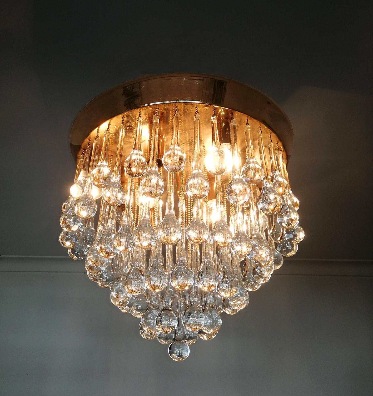 Murano Crystal Drop Waterfall in Venini Style Hollywood Regency Gilt Chandelier In Good Condition For Sale In Coimbra, PT