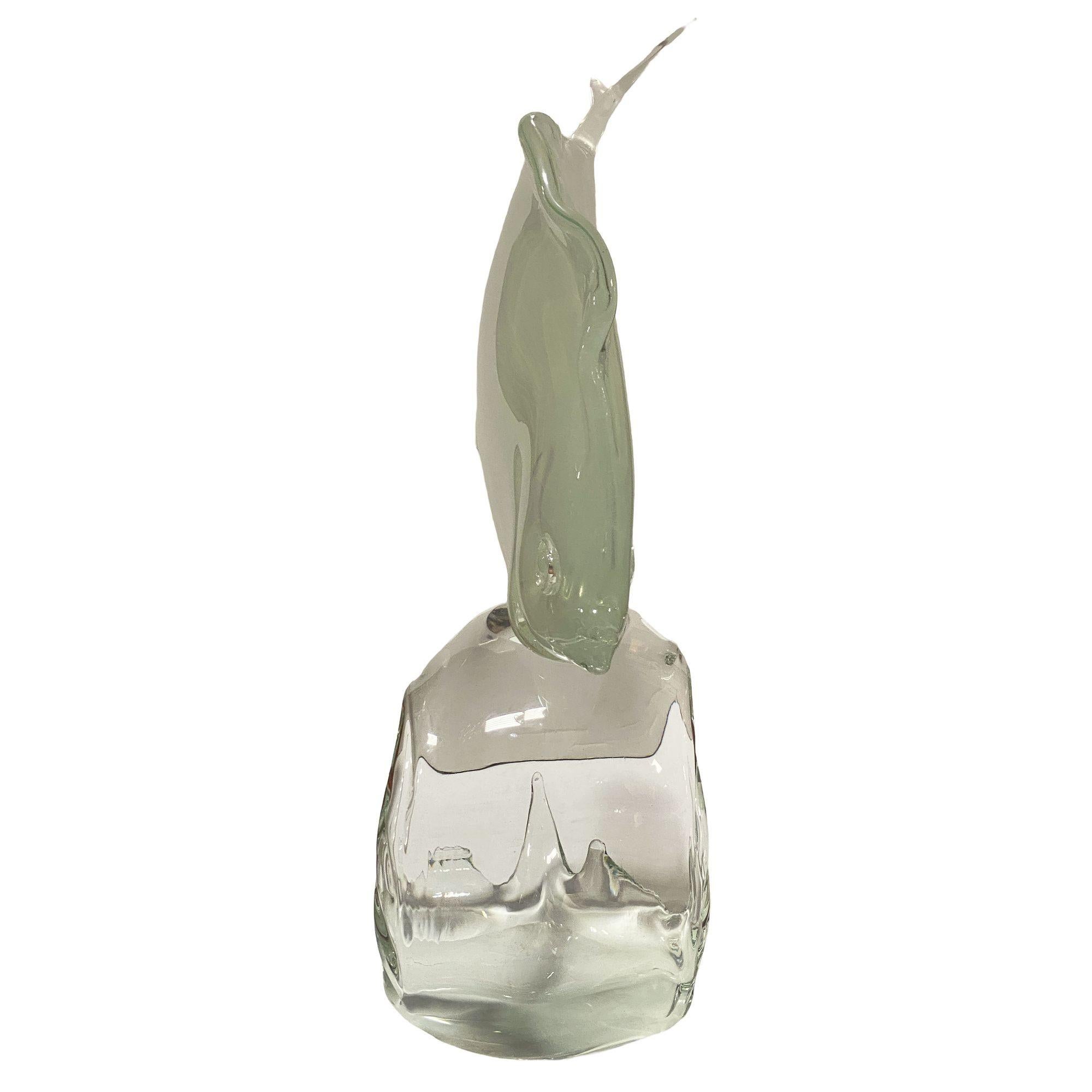 Crafted by the well-known glass artist Licio Zanetti, this Angel Fish figurine features a clear front with layers of white striped patterns that give a layered effect within the fish. The fish sits upon a crystal clear base with the appearance of a