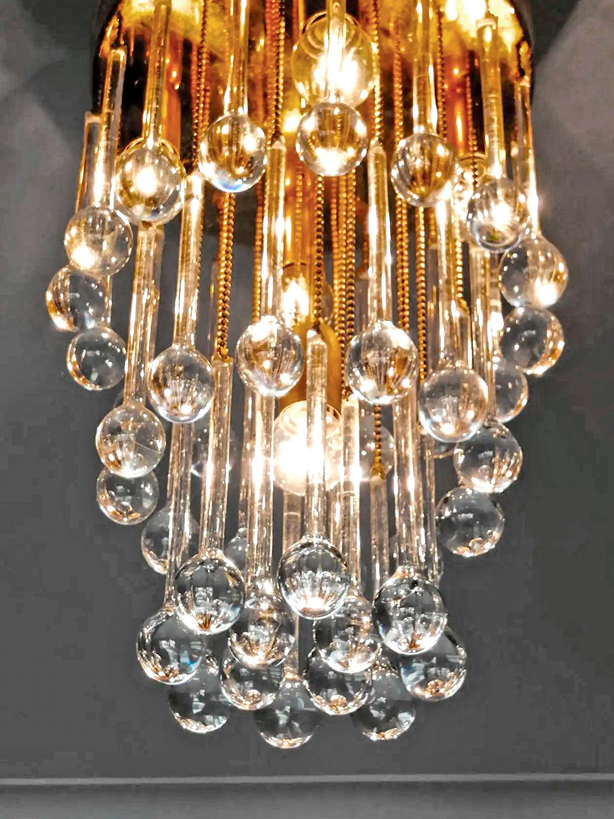 Murano Crystal Glass Drop Waterfall and Gilt Brass Venini Style Chandelier For Sale 5