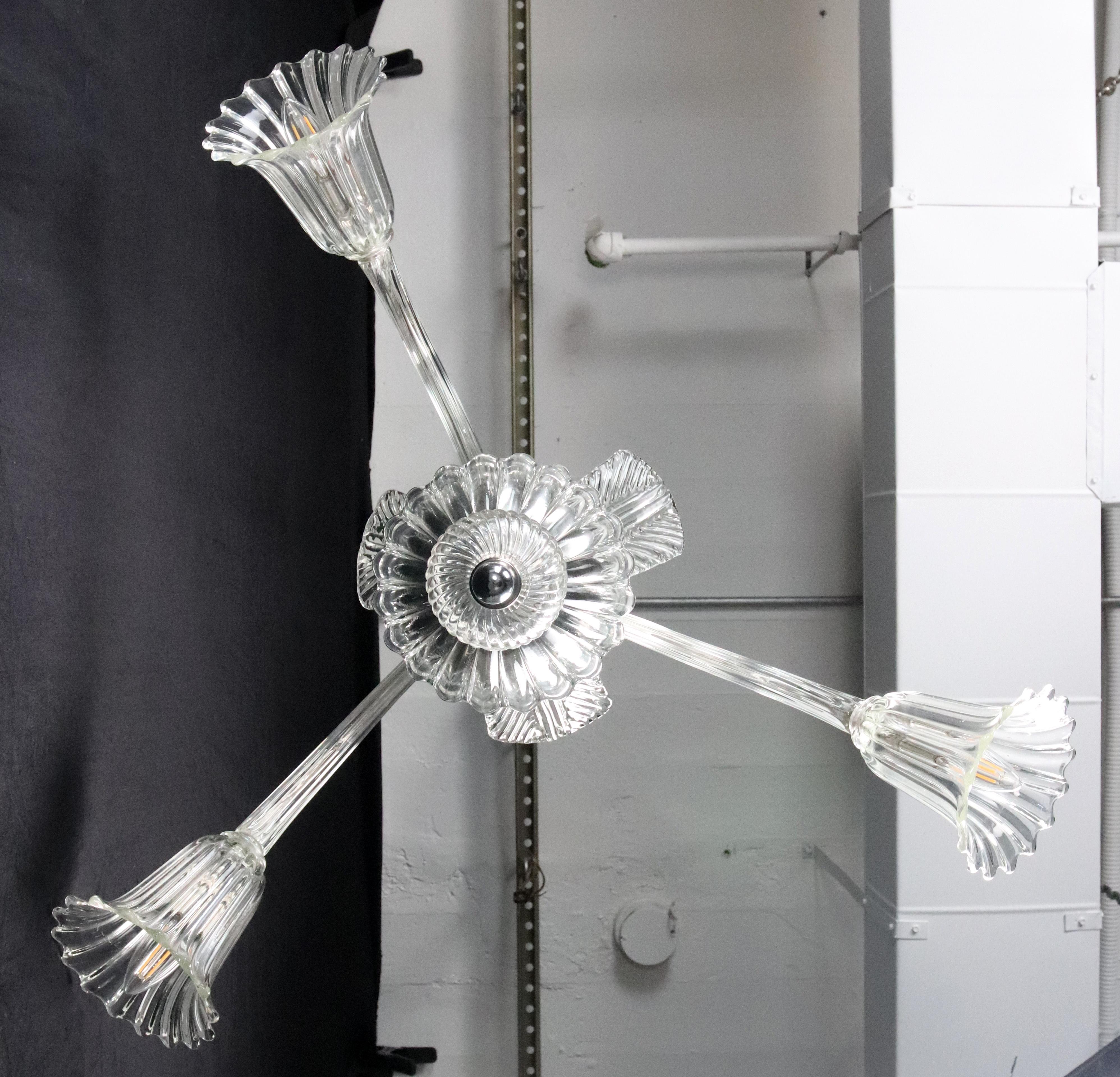 Lampadario a tre bracci a J in cristallo di Murano con foglie Up & Up in vendita 8