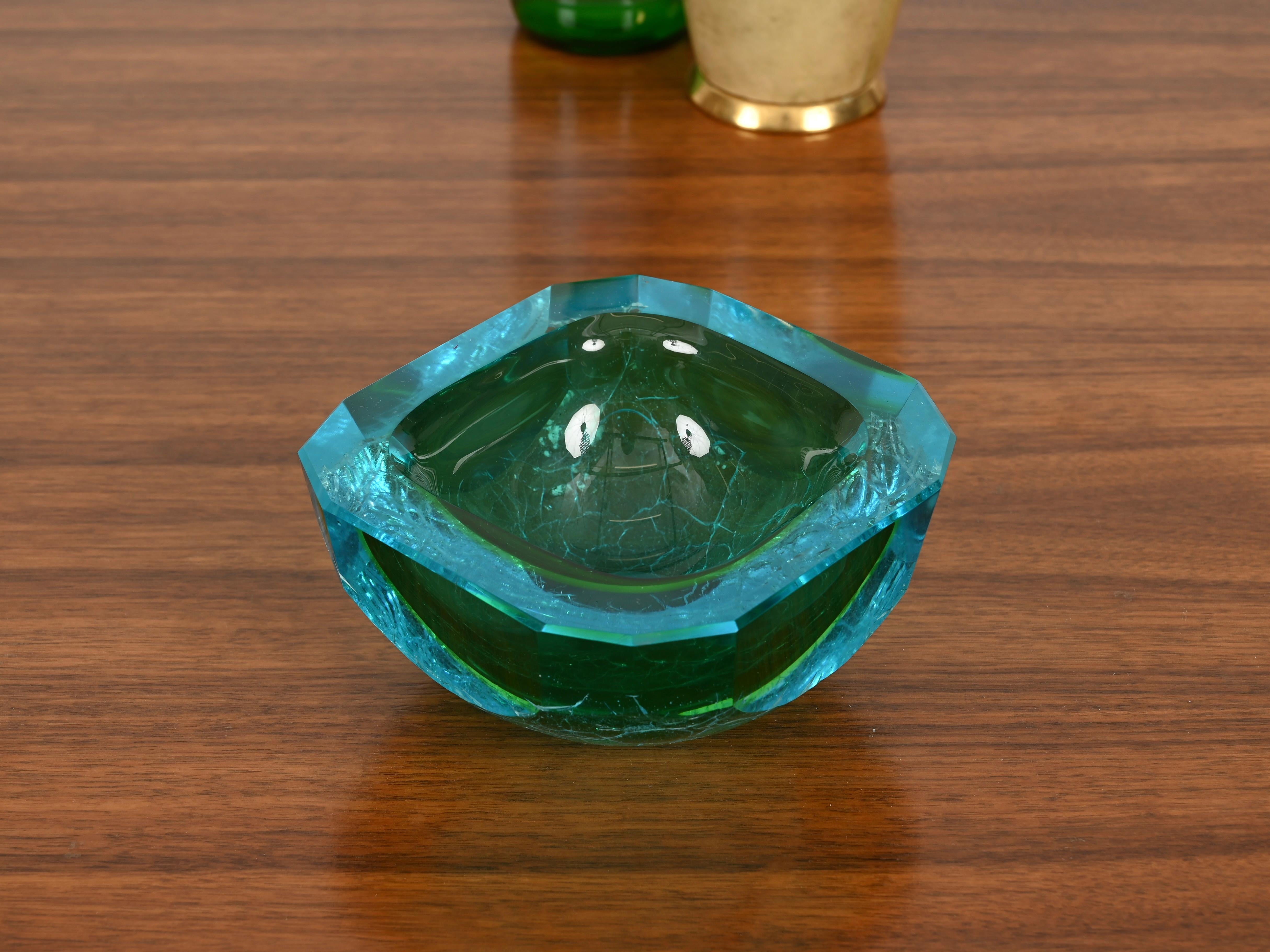 Cuenco decorativo Vide-Poche de Murano en cristal Sommerso esmerilado aguamarina, años 60 Vidrio en venta