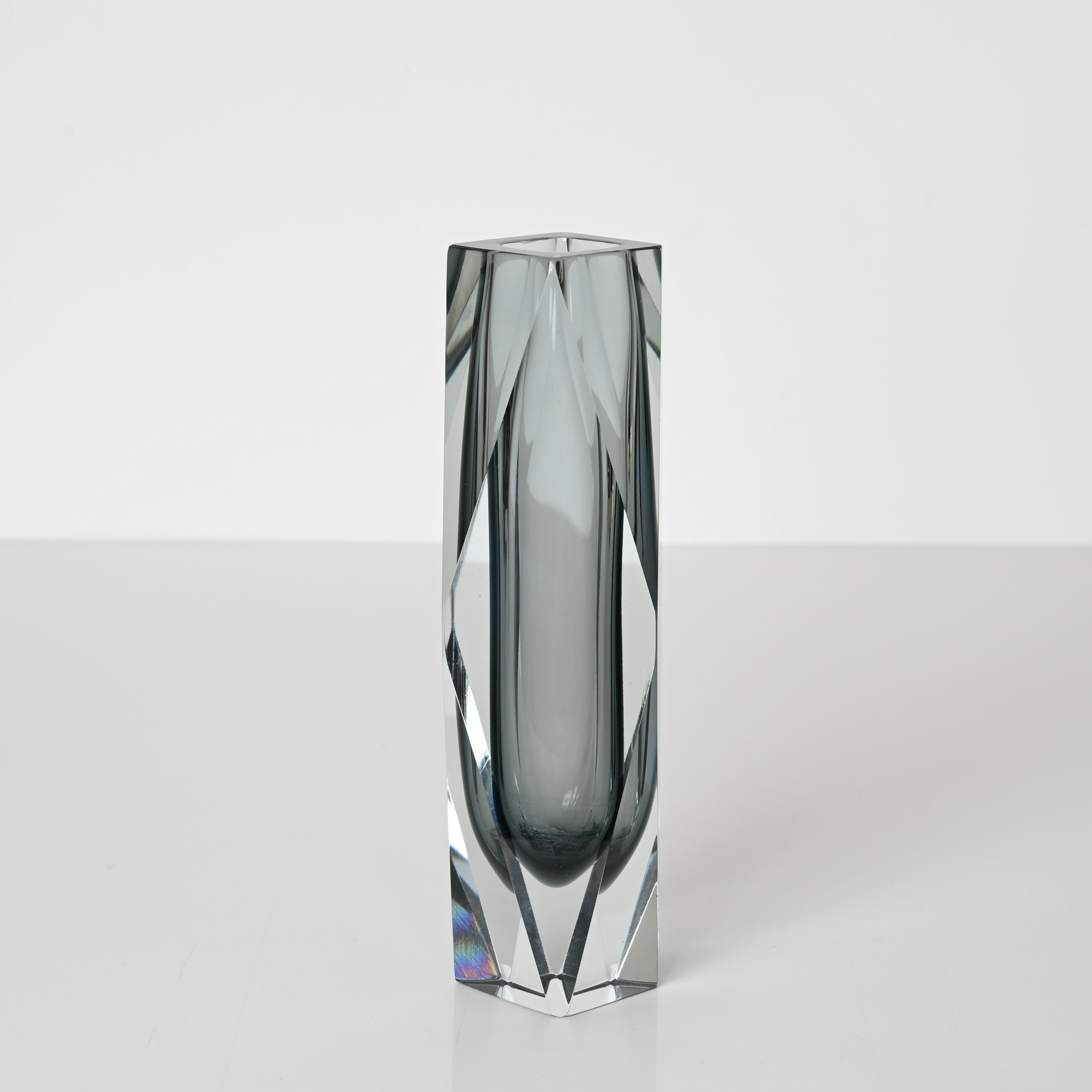 Jarrón Decorativo de Murano en Vidrio Soplado Gris Sommerso, Mandruzzato, Años 60 Moderno de mediados de siglo en venta