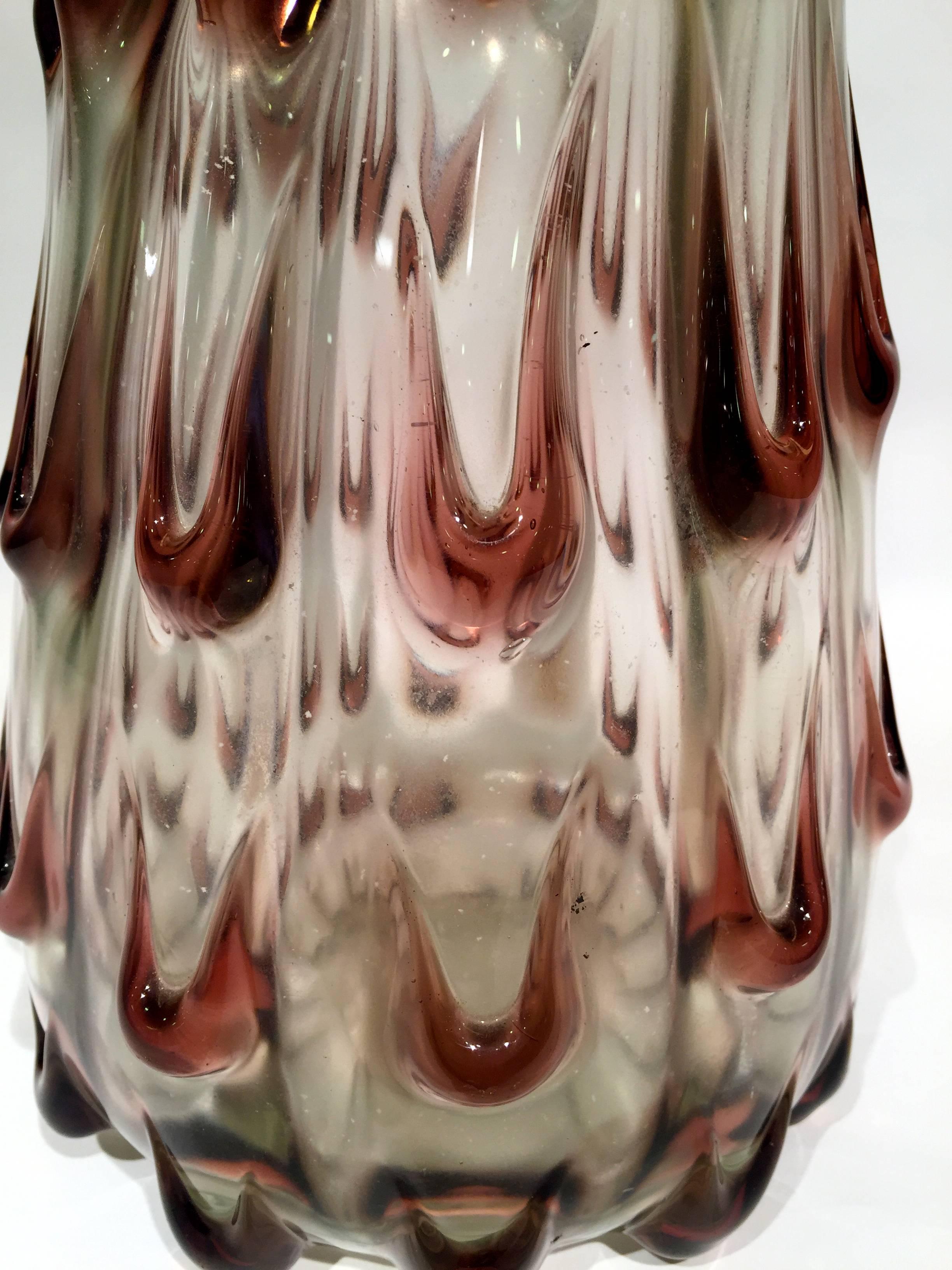 Handblown iridescent glass vase
Designed by Dino Martens,
circa 1950.