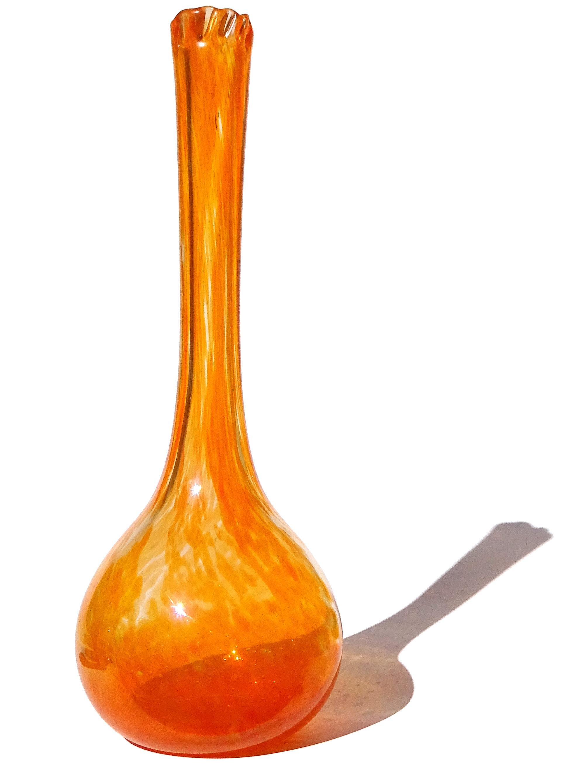Fait main Vase à fleurs monumental en verre d'art italien irisé orange de Murano Dino Martens en vente
