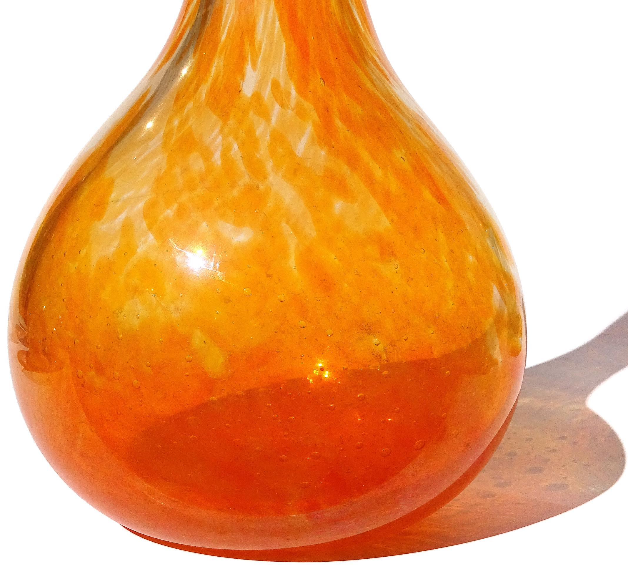 Vase à fleurs monumental en verre d'art italien irisé orange de Murano Dino Martens en vente 1