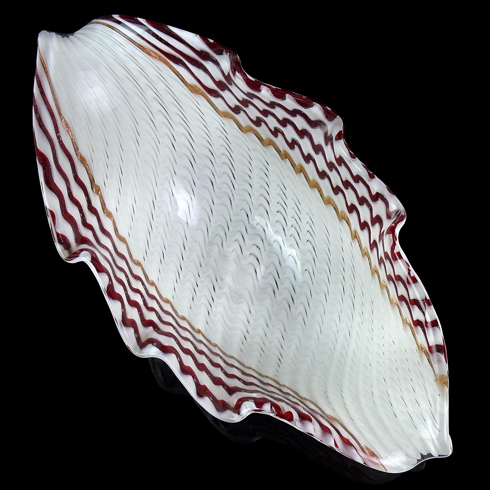 Tazón central de cristal artístico italiano de Murano Dino Martens con cintas de aventurina blancas y rojas Italiano en venta