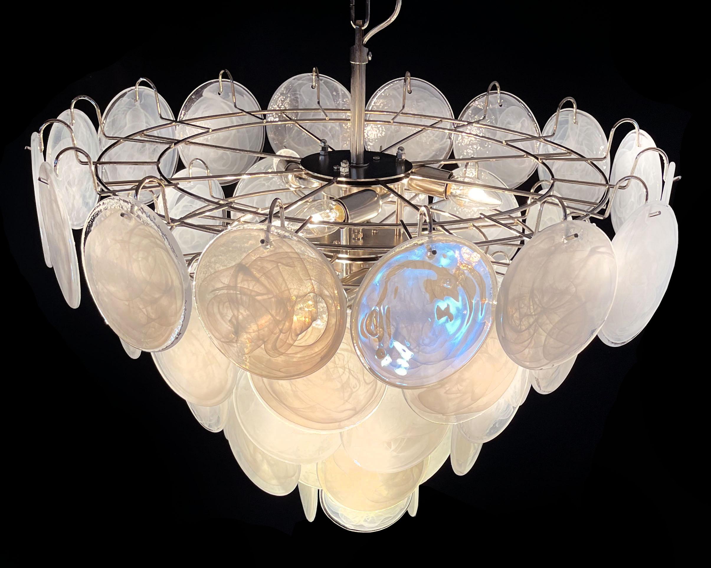 Murano disc chandelier alabaster iridescent In condizioni buone in vendita a Budapest, HU