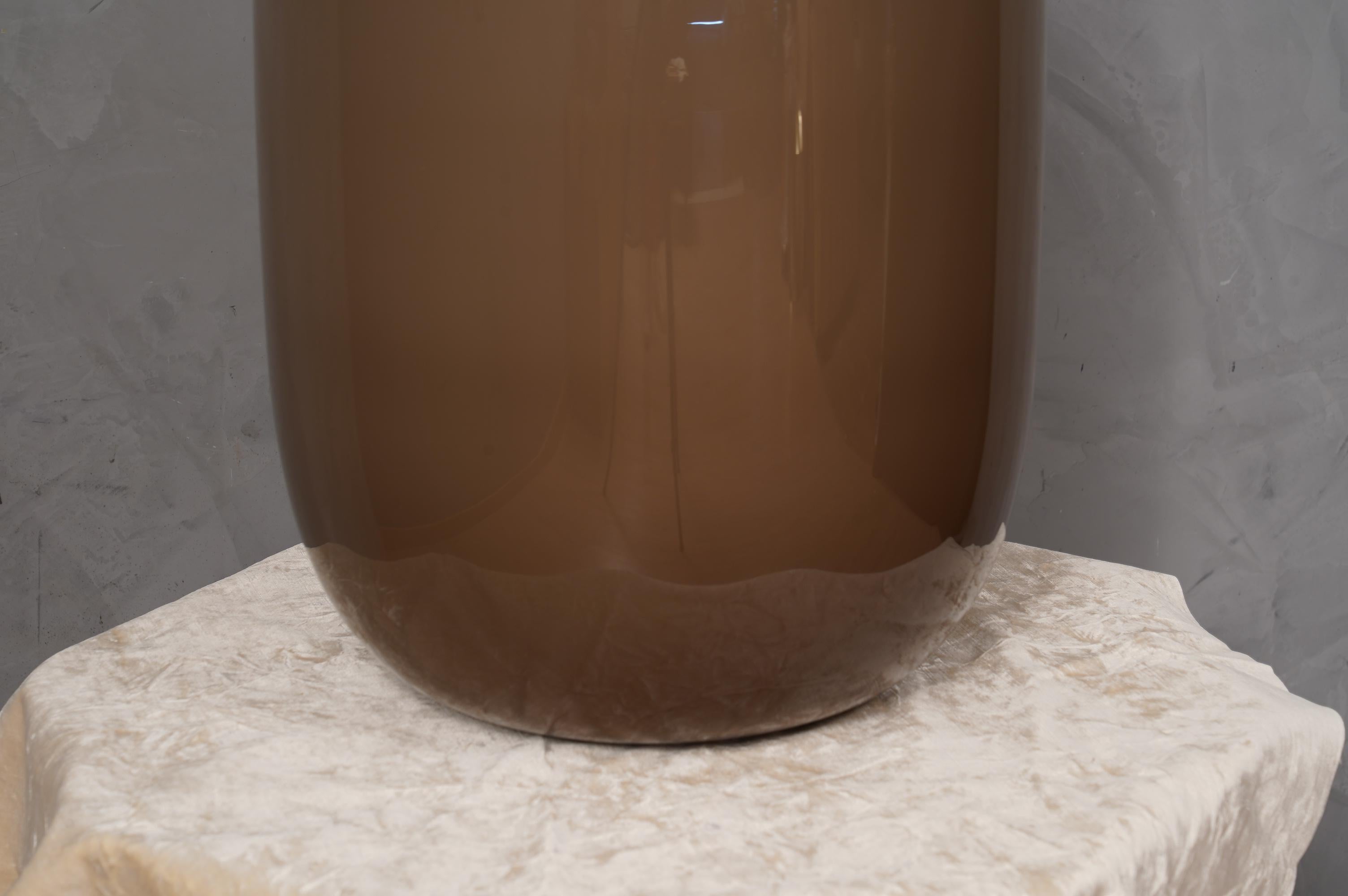 Jarrón de cristal de Murano gris paloma y blanco, 1950 en Bueno estado para la venta en Rome, IT