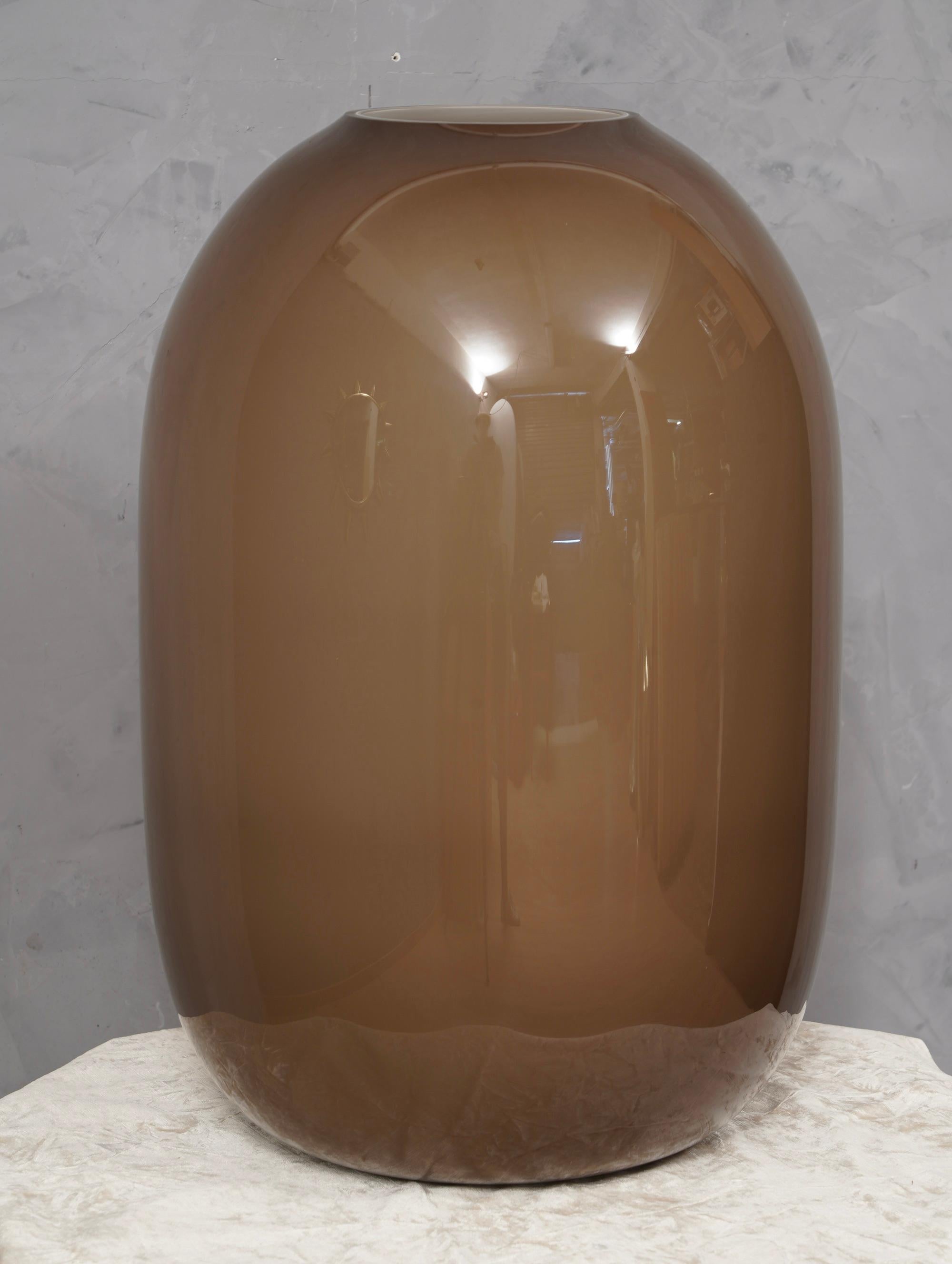 Jarrón de cristal de Murano gris paloma y blanco, 1950 mediados del siglo XX en venta