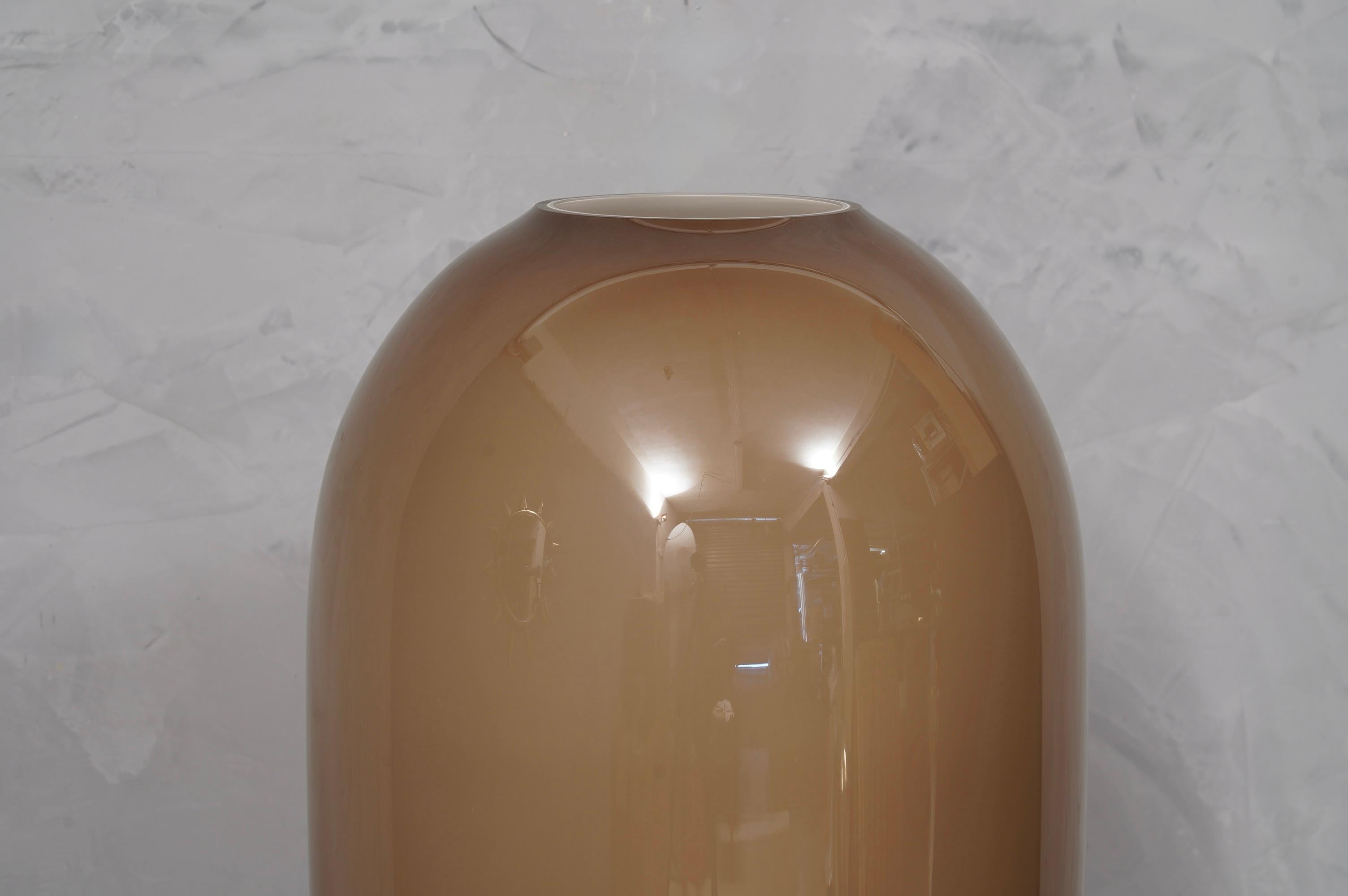 Jarrón de cristal de Murano gris paloma y blanco, 1950 en venta 1