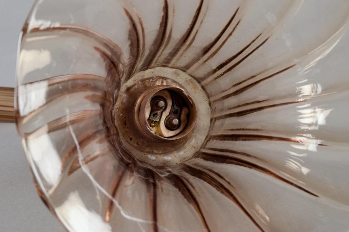 Murano, elegante lampada da soffitto Art Déco in vetro soffiato a bocca, tre lampadine. in vendita 3