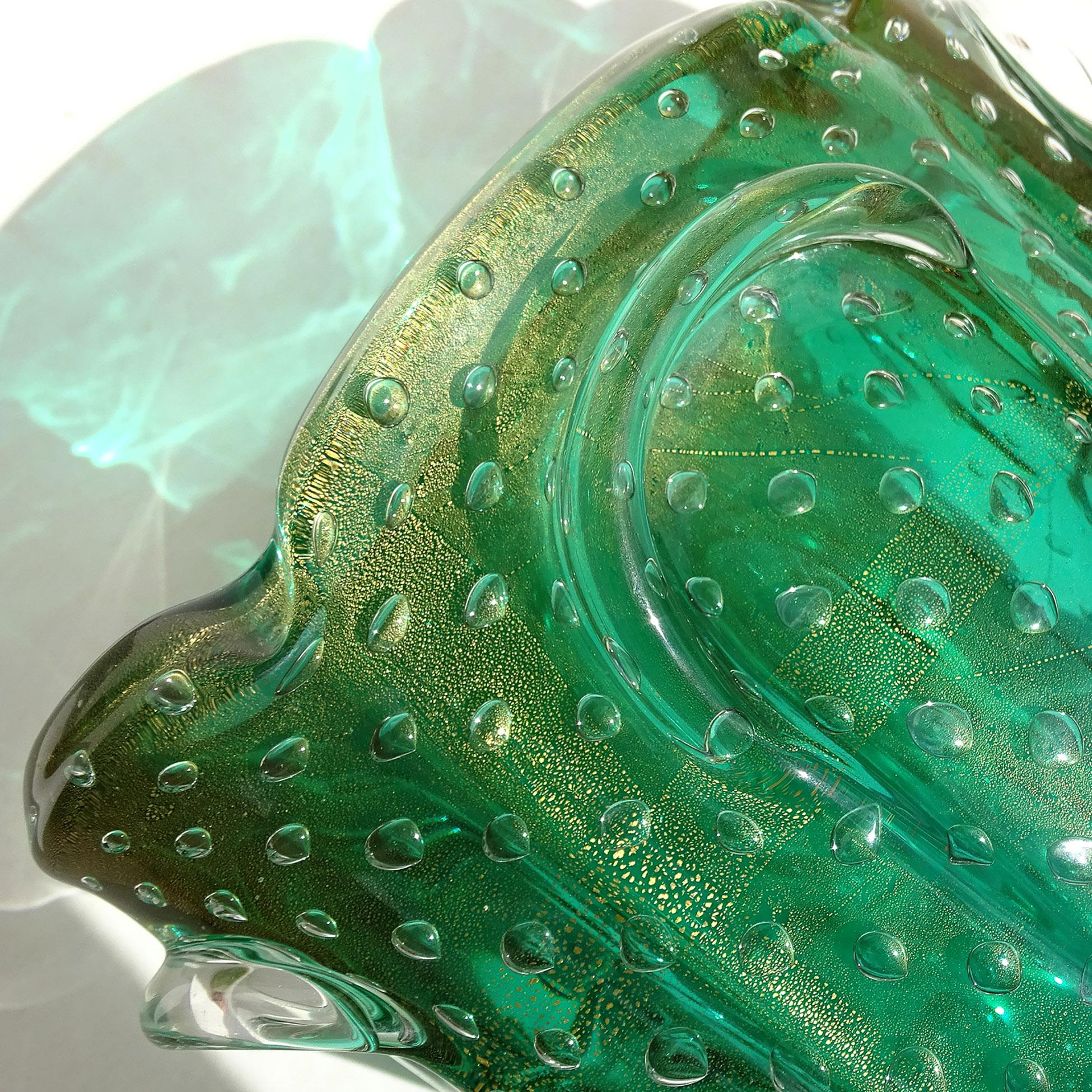 Vetro The Artful Green di Murano con bolle d'oro e fiori scultorei in vetro artistico italiano in vendita