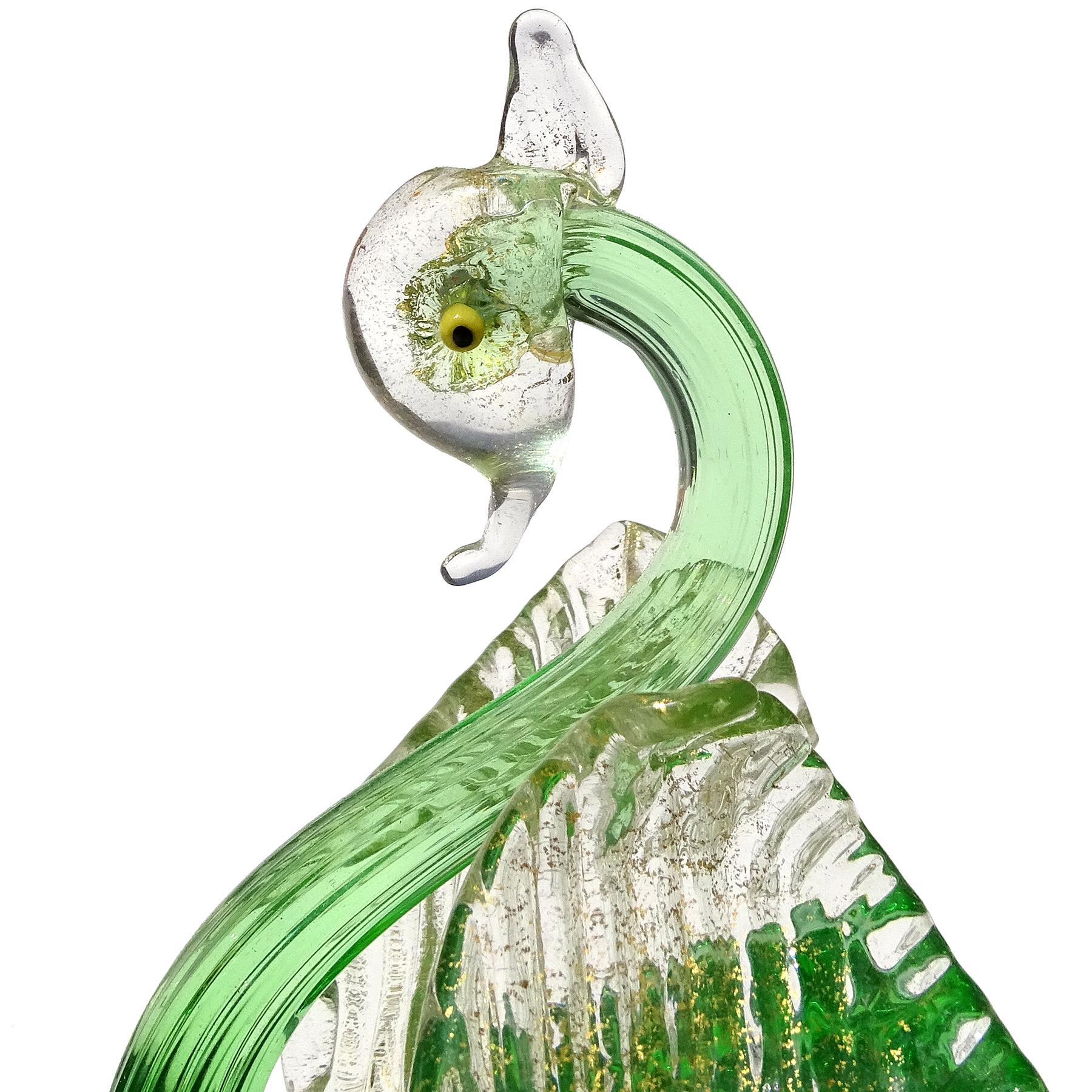 italien Murano Emerald Green Gold Flecks Italian Art Glass Swan Bird Sculpture Figurine en vente