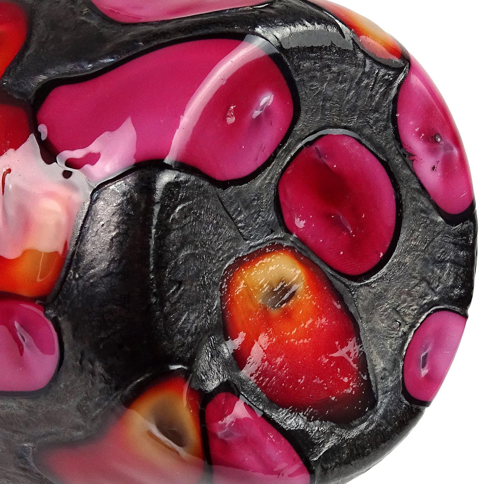 Decantador de cristal artístico italiano Ermanno Toso rosa rojo naranja metálico negro de Murano Hecho a mano en venta