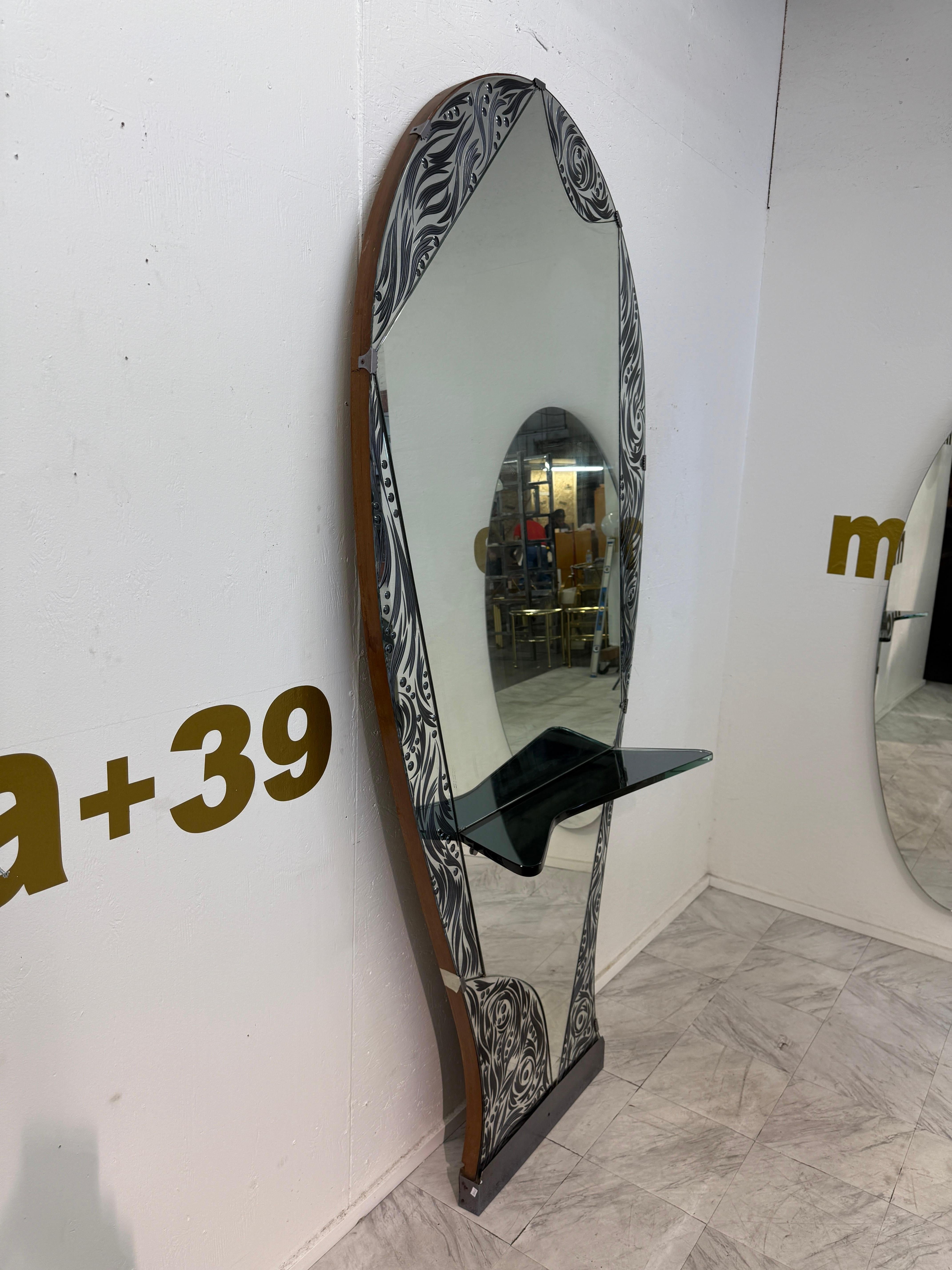 This extraordinary Murano full-length mirror combines functional design with artistic craftsmanship, making it a striking statement piece. Its tall, elongated silhouette features a uniquely sculpted frame with flowing, etched glass patterns