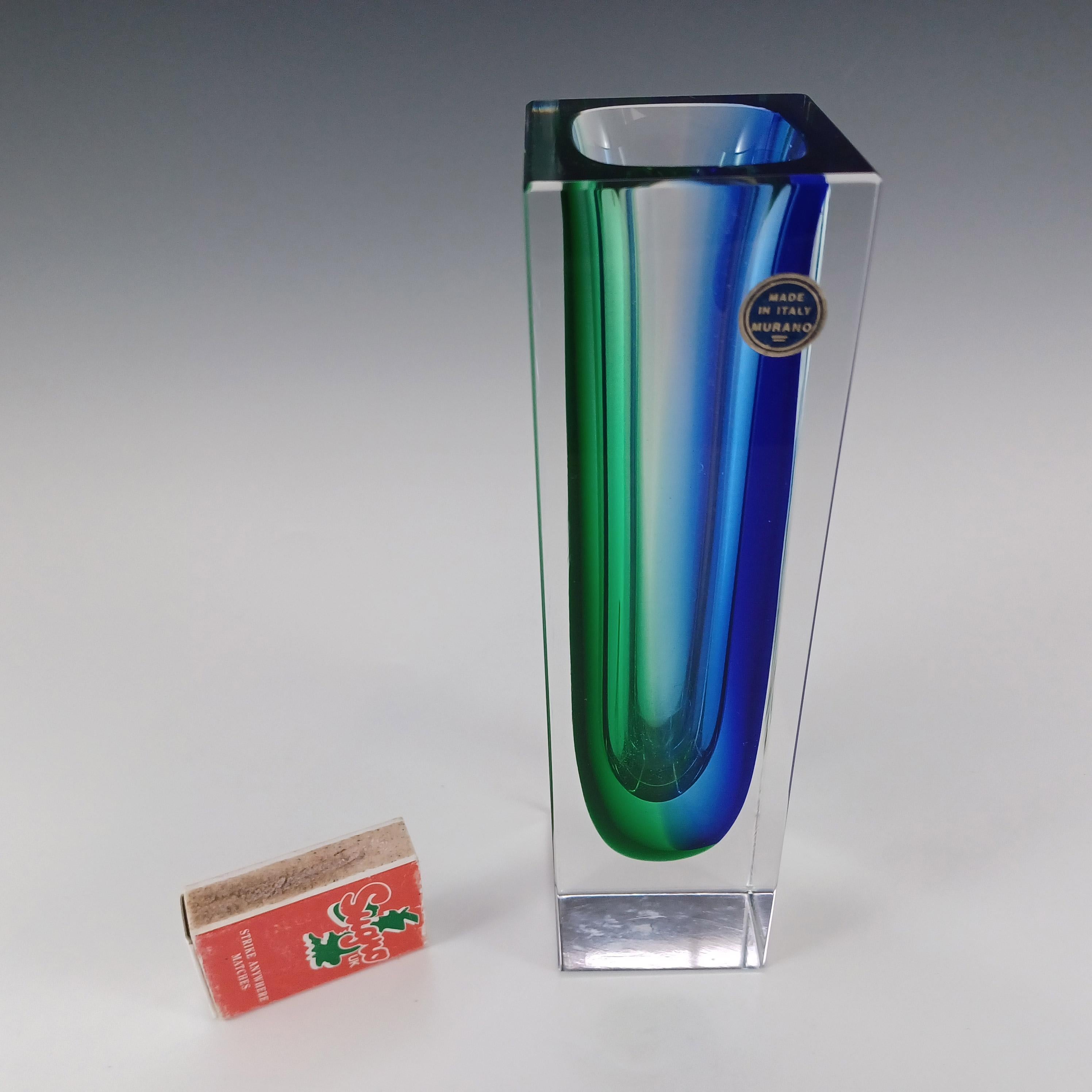 Jarrón en bloque de cristal Sommerso verde y azul facetado de Murano en venta 2