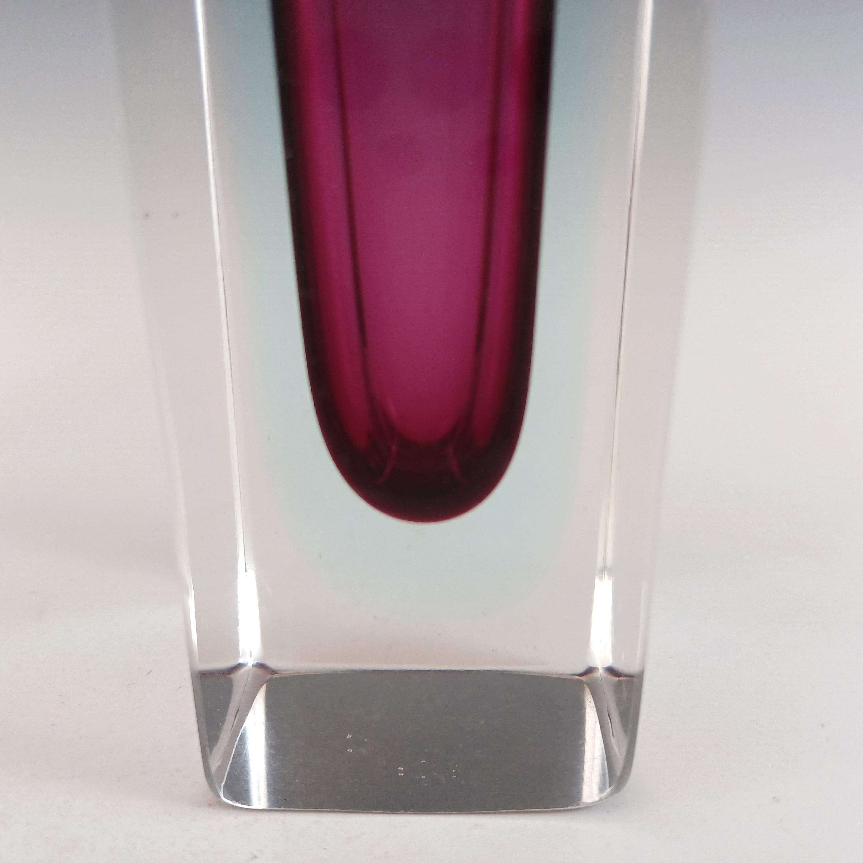 Murano Facettierte lila & blaue Sommerso-Glasblock-Vase aus Muranoglas (Moderne der Mitte des Jahrhunderts) im Angebot