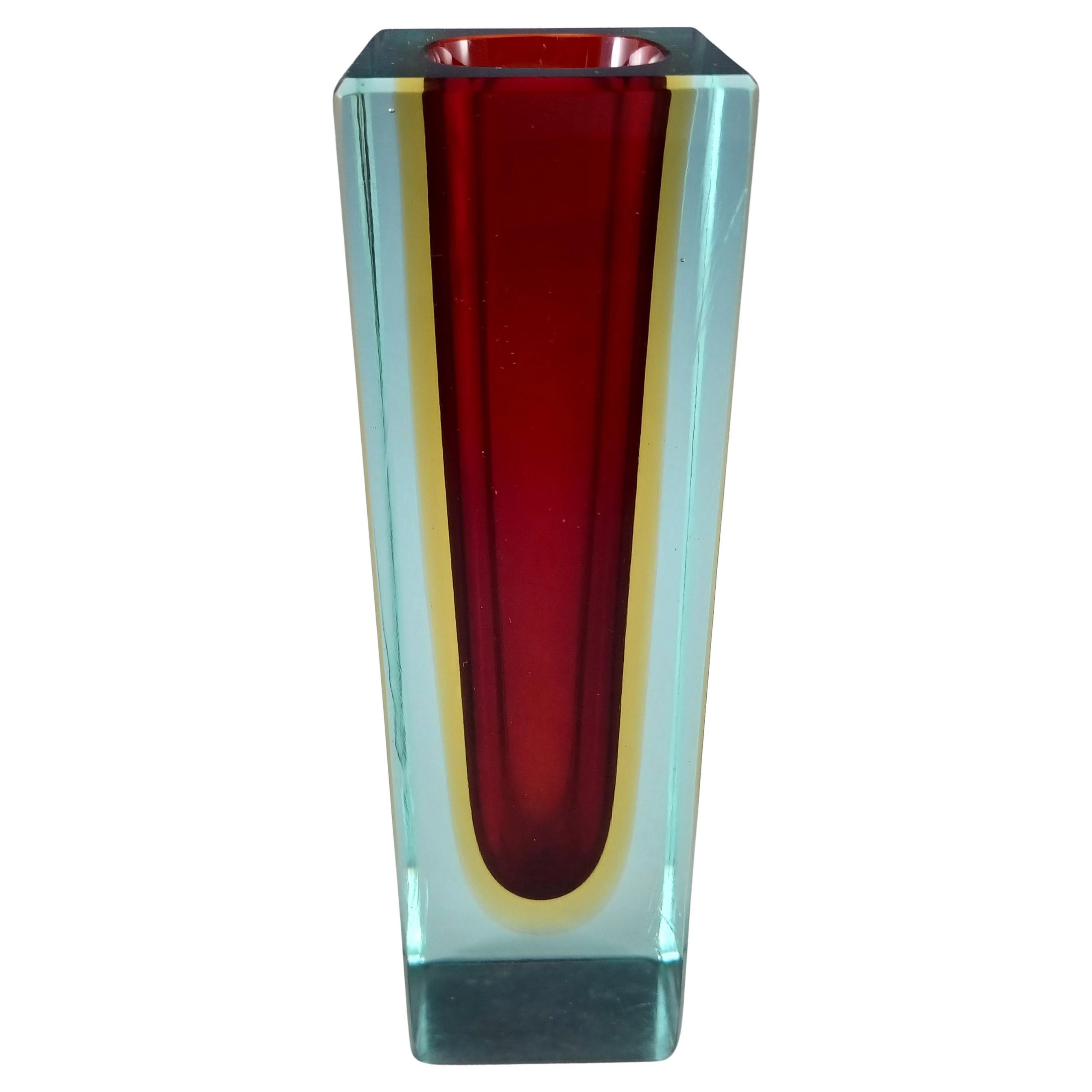 Vase en verre Sommerso rouge, ambré et bleu à facettes de Murano