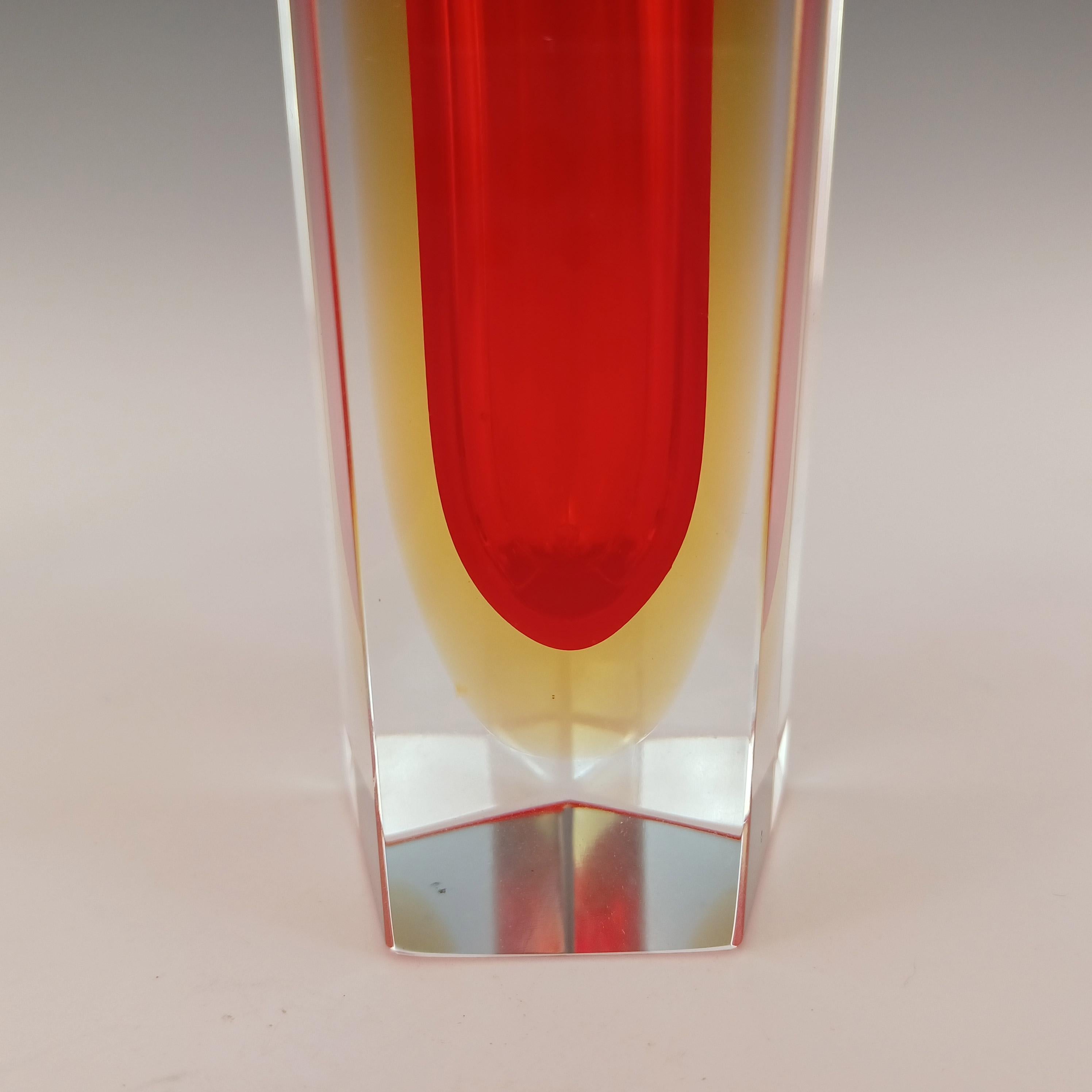 Mid-Century Modern Murano Glass Sommerso, bloc de verre rouge et ambre facetté en vente