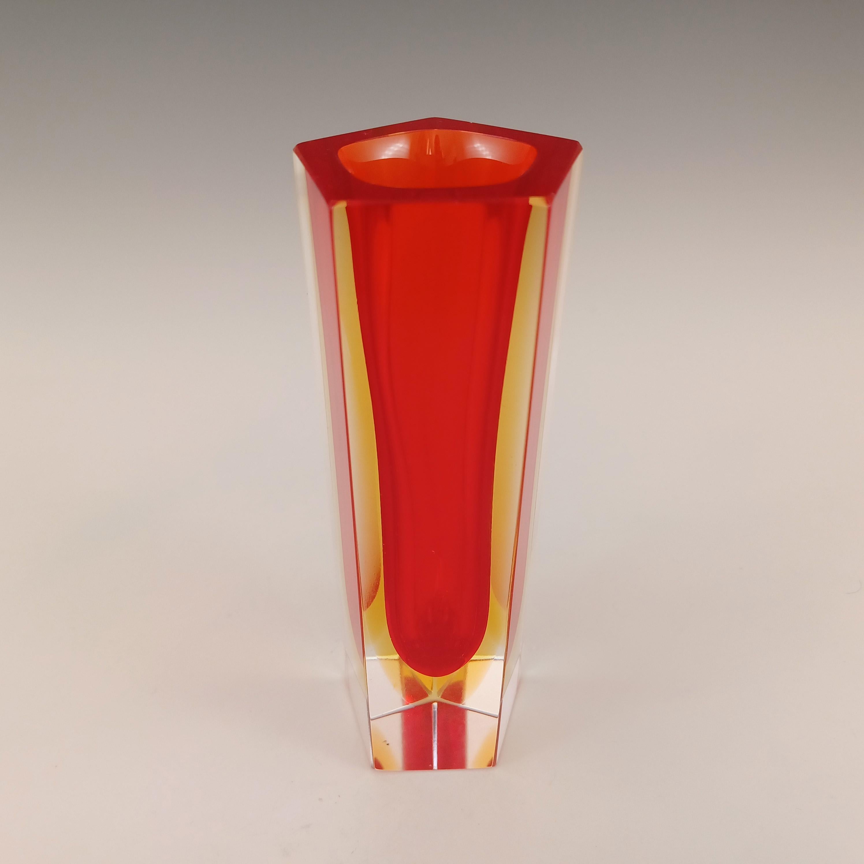 italien Murano Glass Sommerso, bloc de verre rouge et ambre facetté en vente