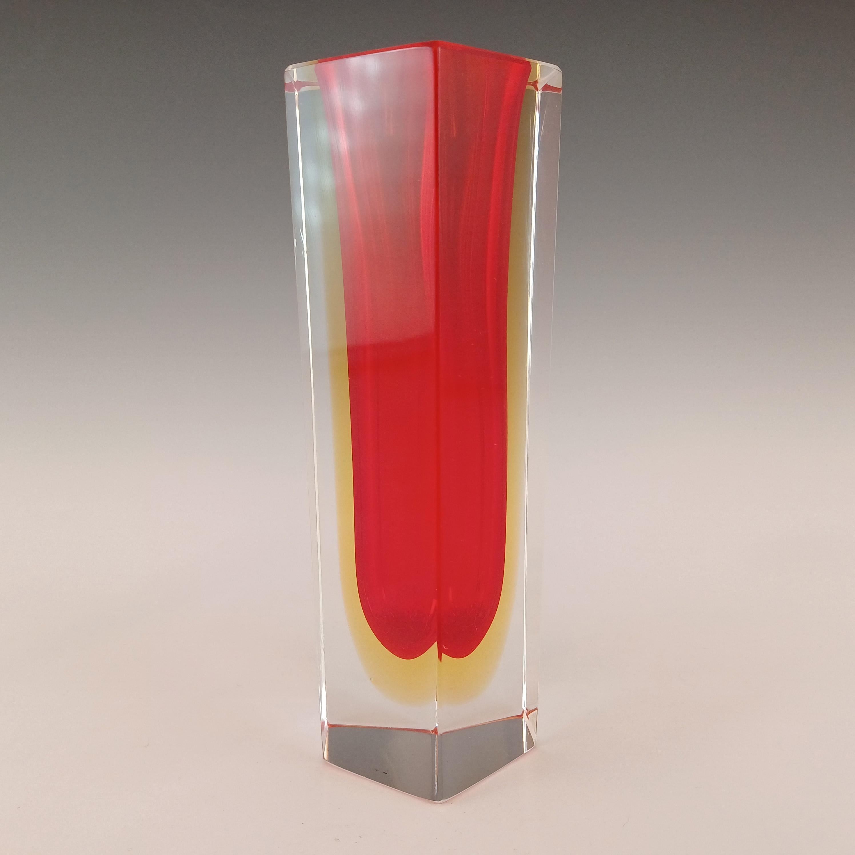 20ième siècle Murano Glass Sommerso, bloc de verre rouge et ambre facetté en vente
