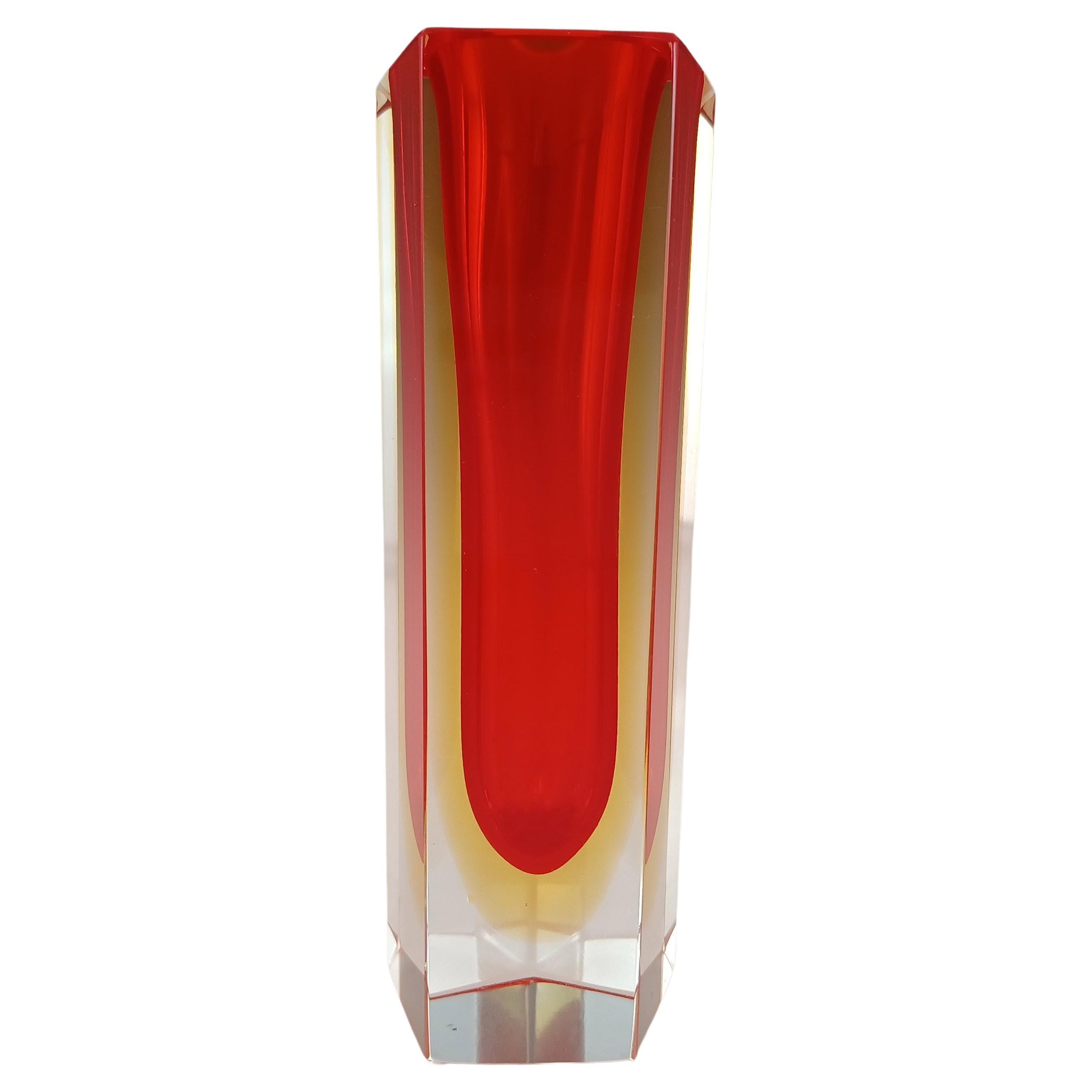 Murano Glass Sommerso, bloc de verre rouge et ambre facetté en vente