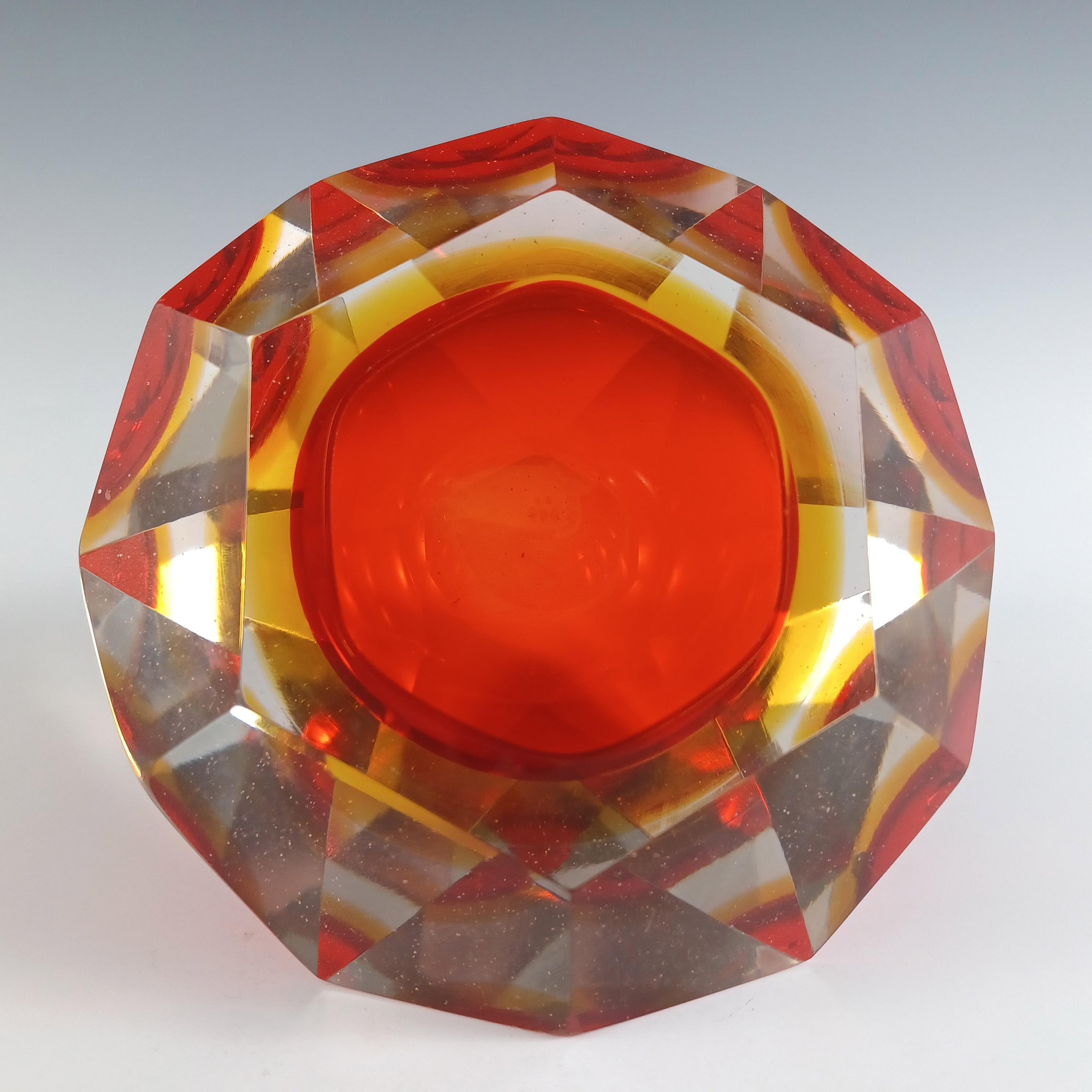 Murano Facettiertes Rot & Bernstein Sommerso Glas Vintage Block Schale (Moderne der Mitte des Jahrhunderts) im Angebot