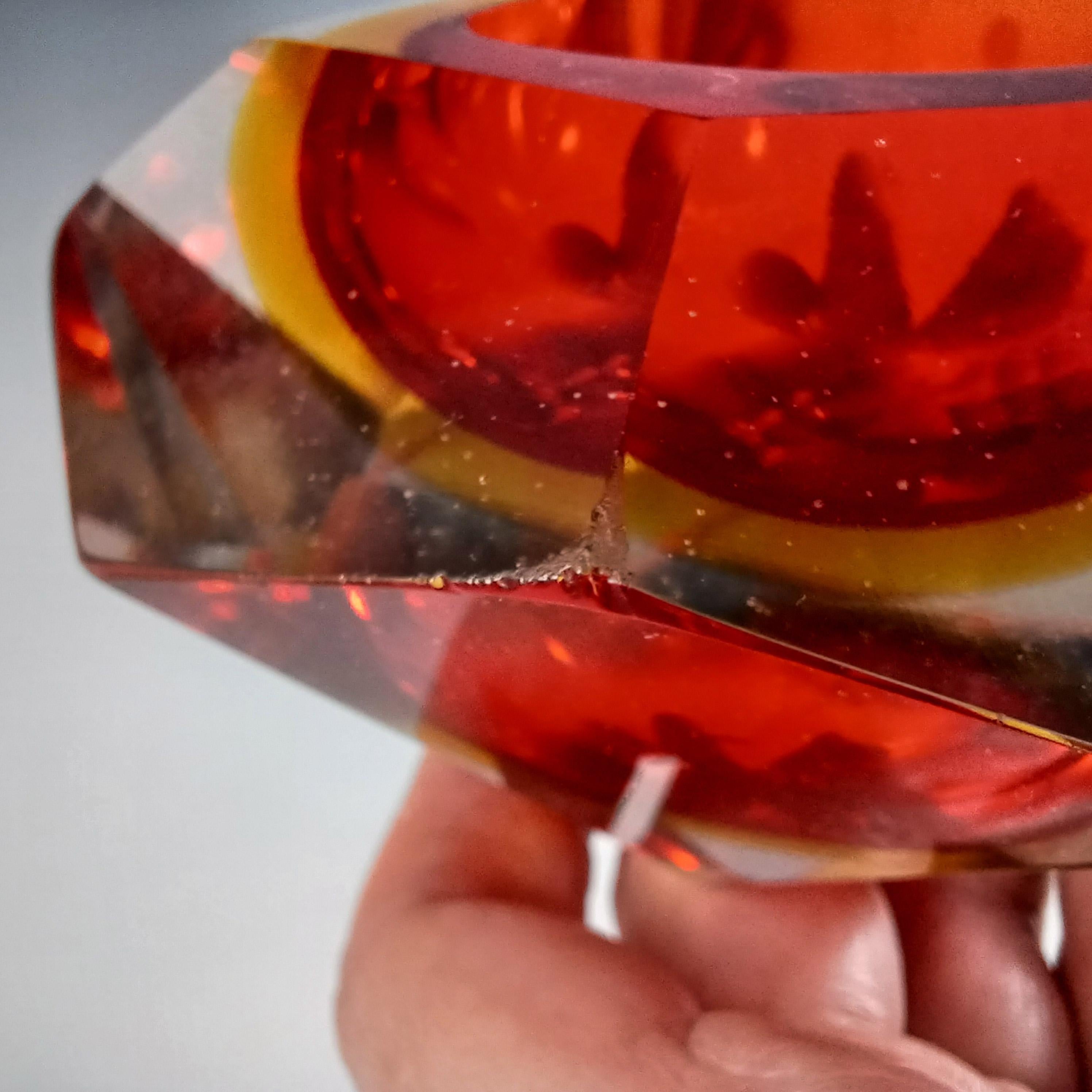 Murano Facettiertes Rot & Bernstein Sommerso Glas Vintage Block Schale im Angebot 2
