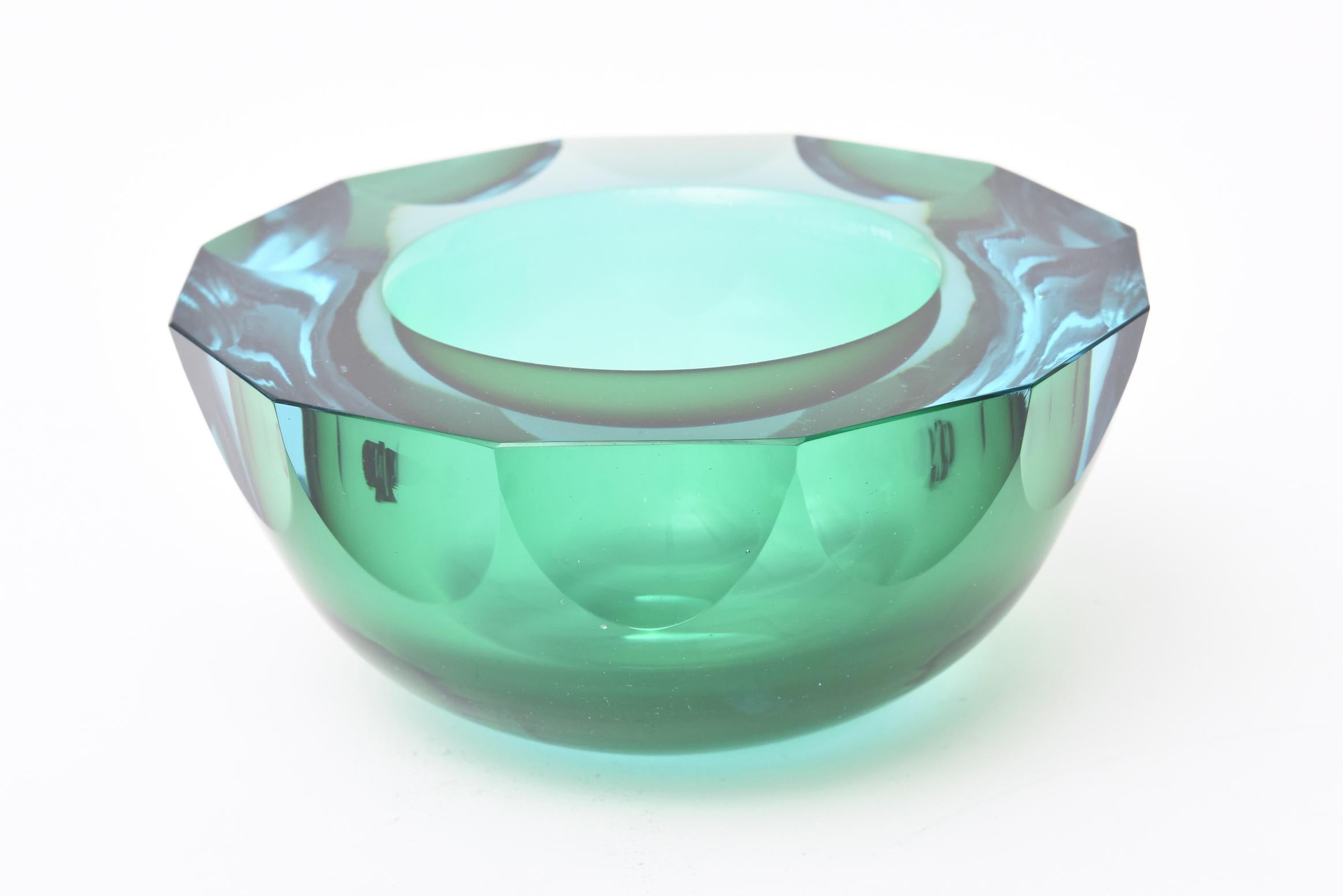 This amazing and gorgeous chunky Italian Murano faceted Sommerso glass geode caviar bowl has been attributed to the work of Alessandro Mandruzzato from the 1970s. The colors of sea green emerald and turquoise play with the richness of the