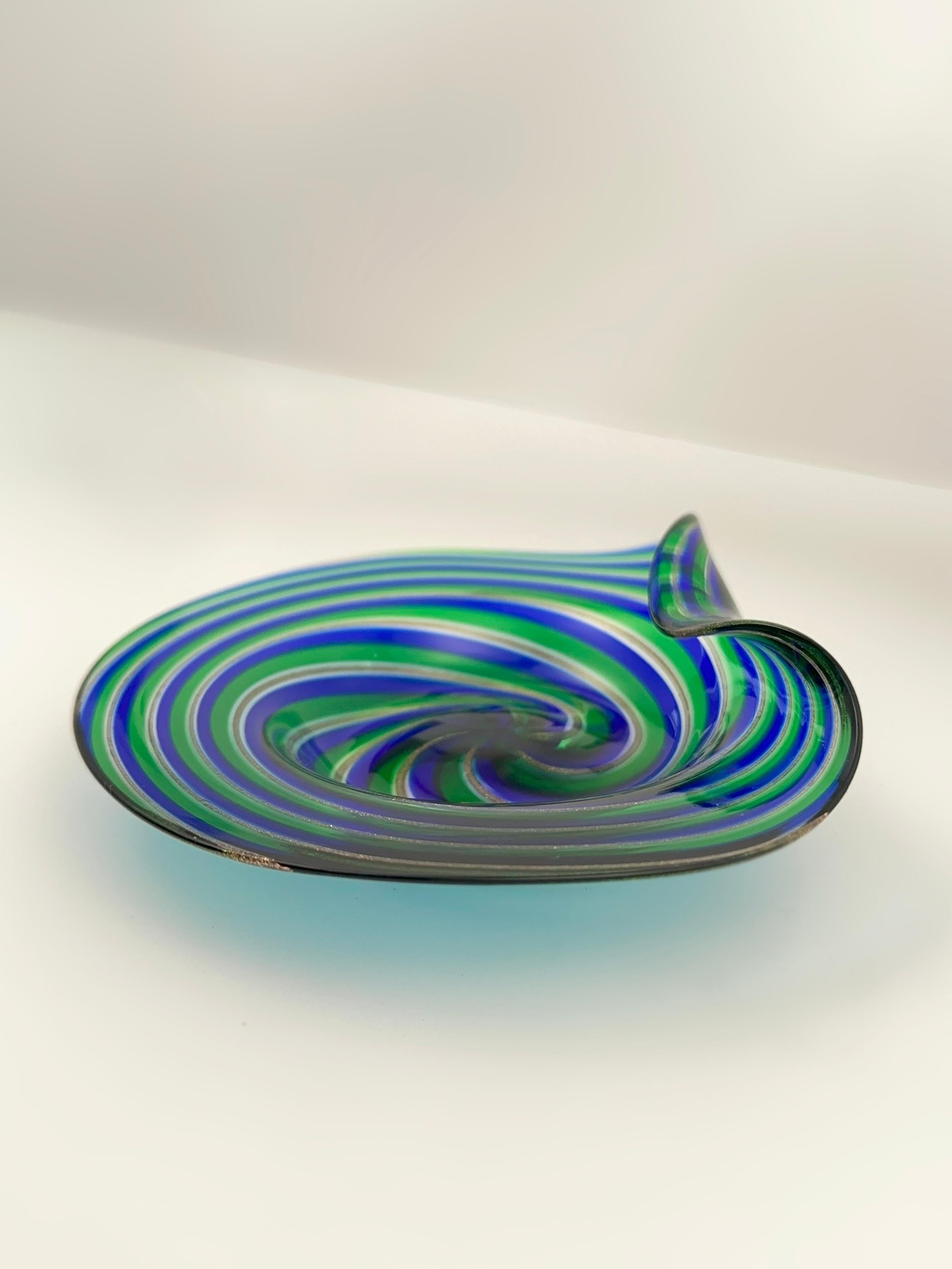 Murano Filigrana Glass Dish with Aventurine, Attributed to Cenedese & Alberelli In Good Condition For Sale In Glasgow, GB