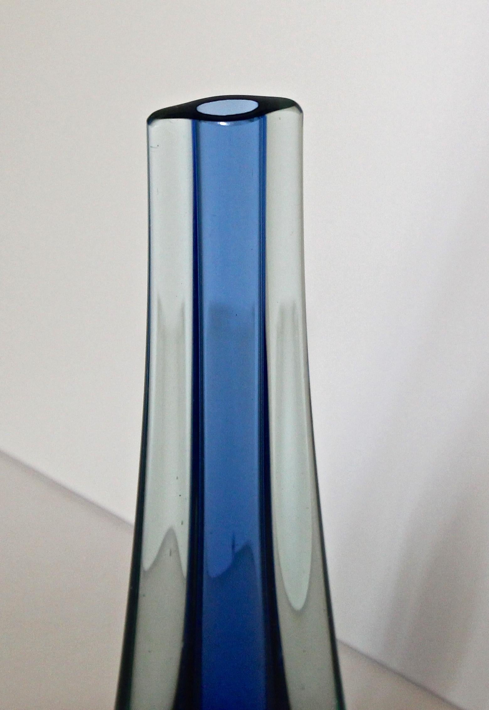 Murano Flavio Poli Seguso Blue Sommerso Glass Vetri d’Arte Teardrop Vase In Excellent Condition In Palm Springs, CA