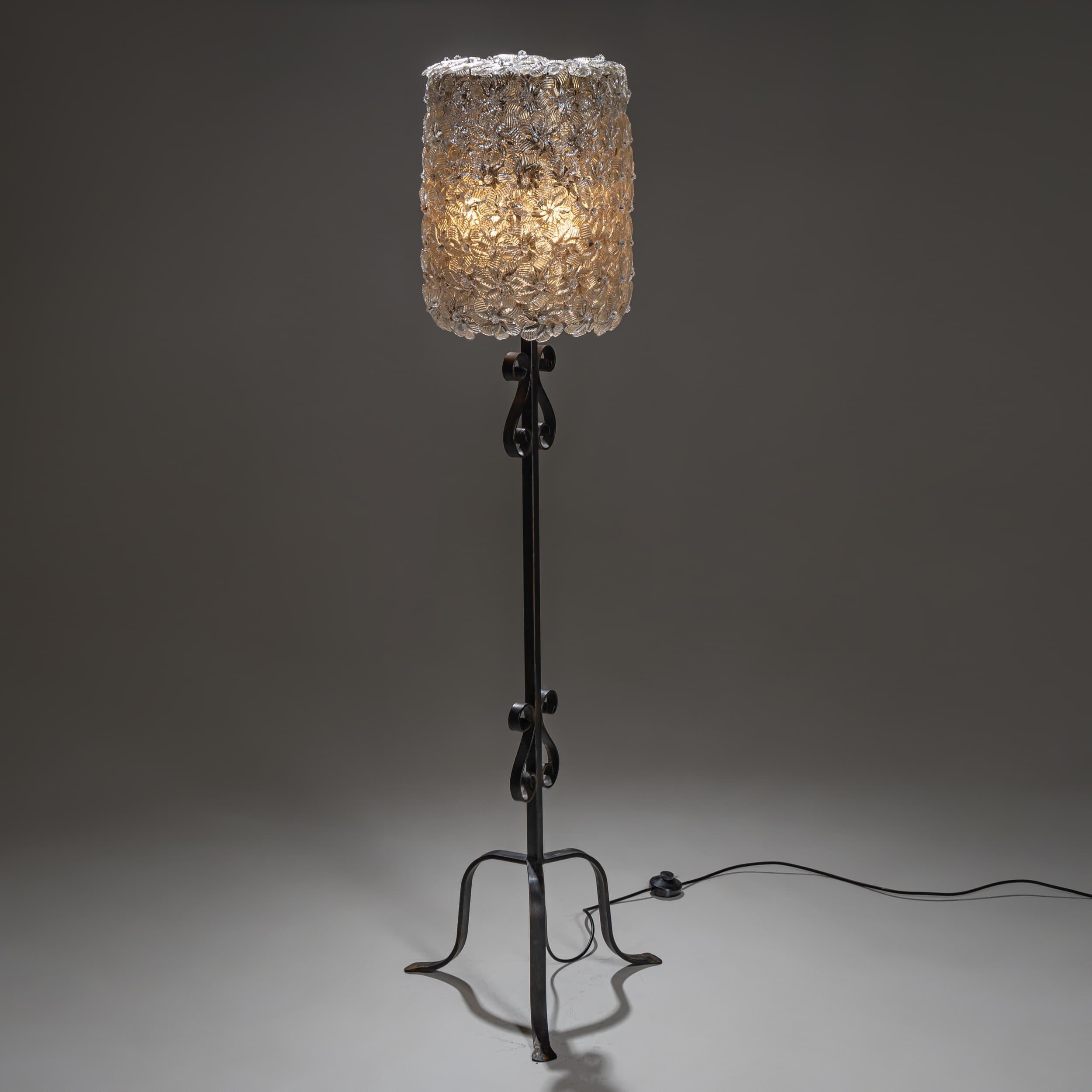 Murano Floor Lamp ‘Millefiori’ with Glass Flowers, attributed to Barovier & Toso In Good Condition For Sale In New York, NY