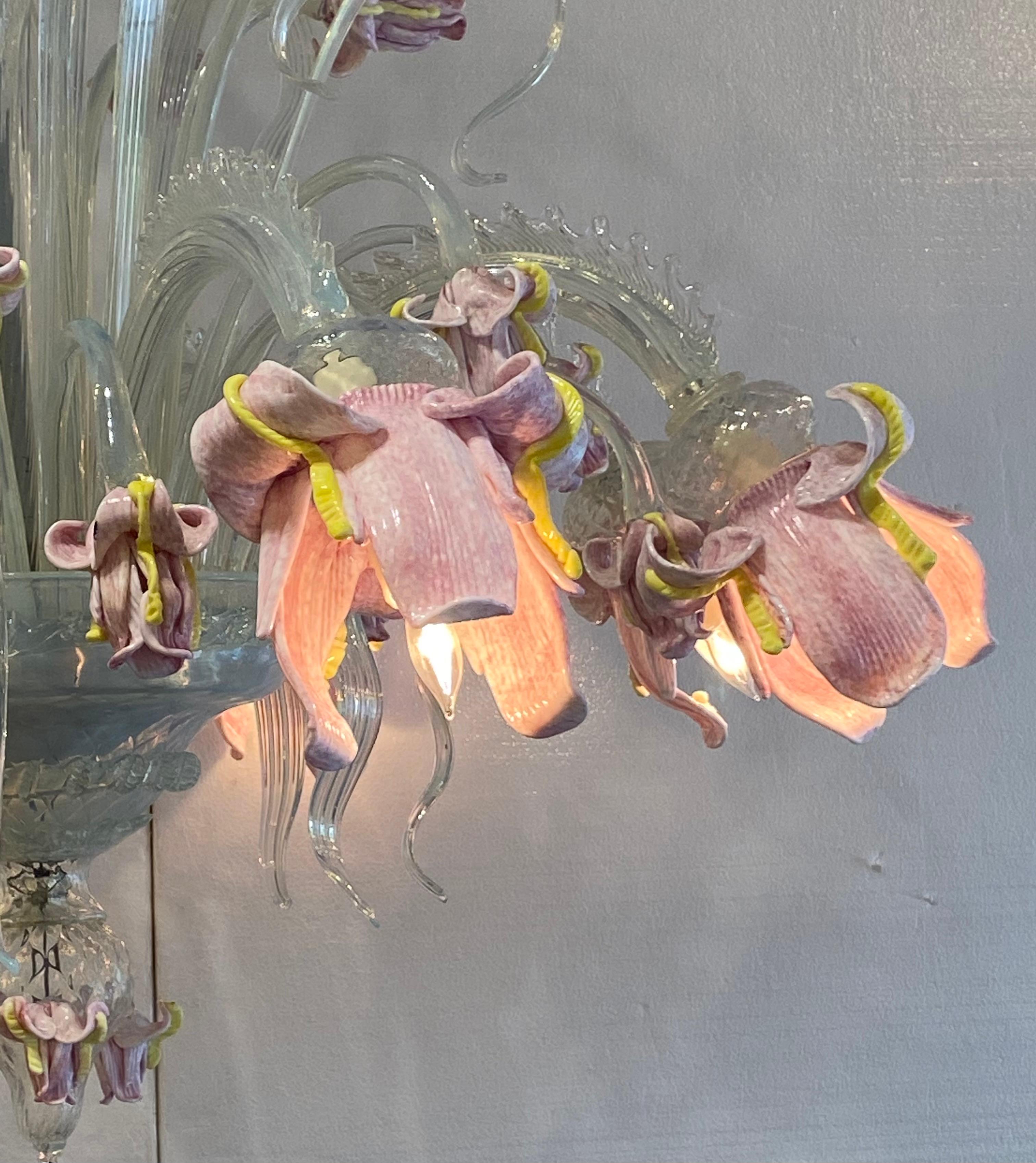 Murano Flower Chandelier In Excellent Condition For Sale In Dallas, TX