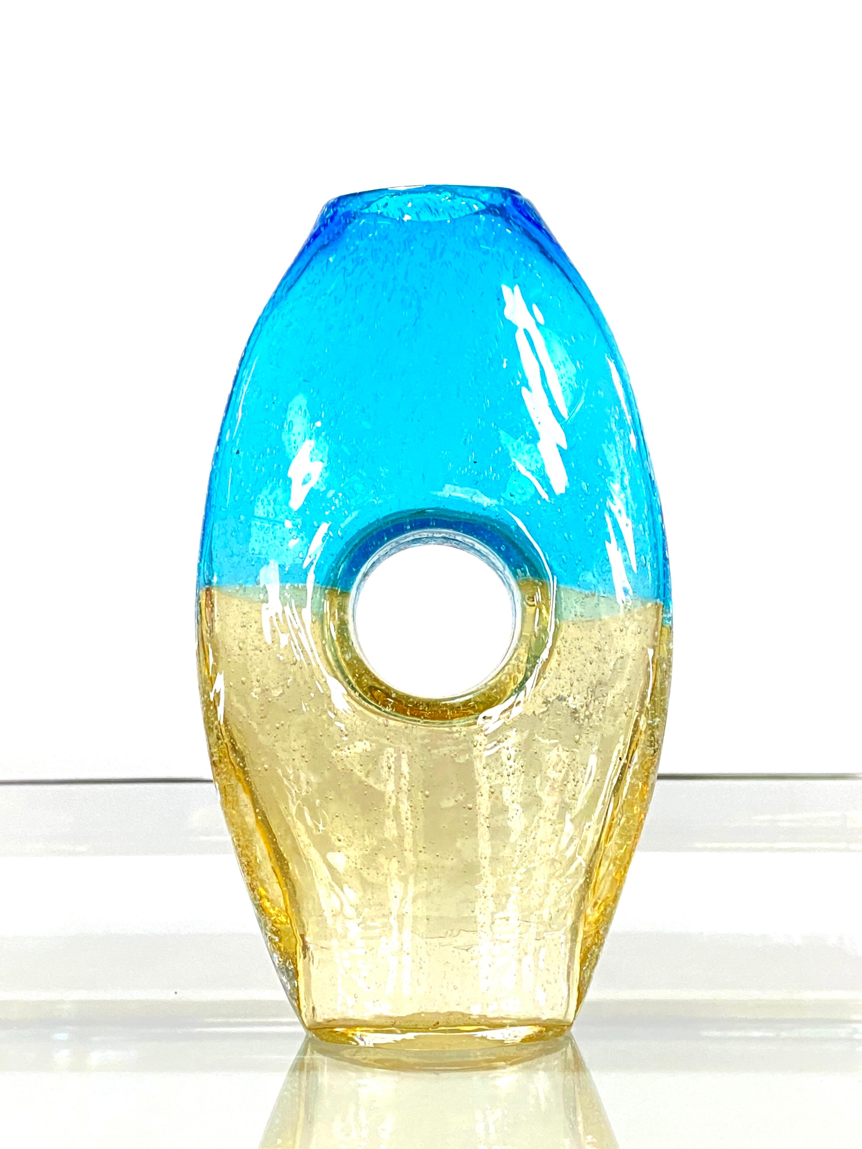 Gelb - Blaue Murano Forato Vase aus Italien.