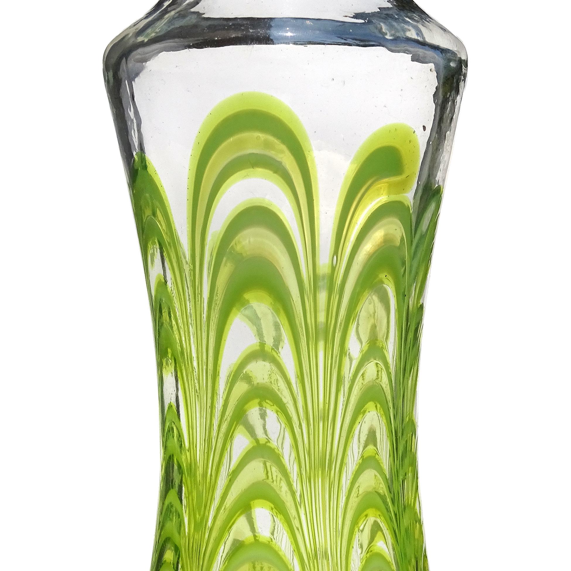 Florero de Murano Fratelli Toso con forma de reloj de arena de vidrio artístico italiano en espiral verde lima Hecho a mano en venta