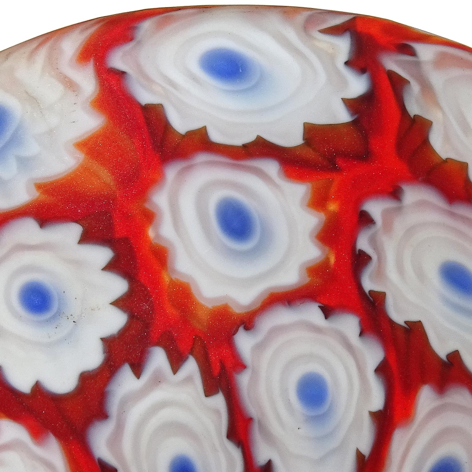 Tazón con pie de cristal italiano de Murano Fratelli Toso Mosaico de flores Millefiori Italiano en venta