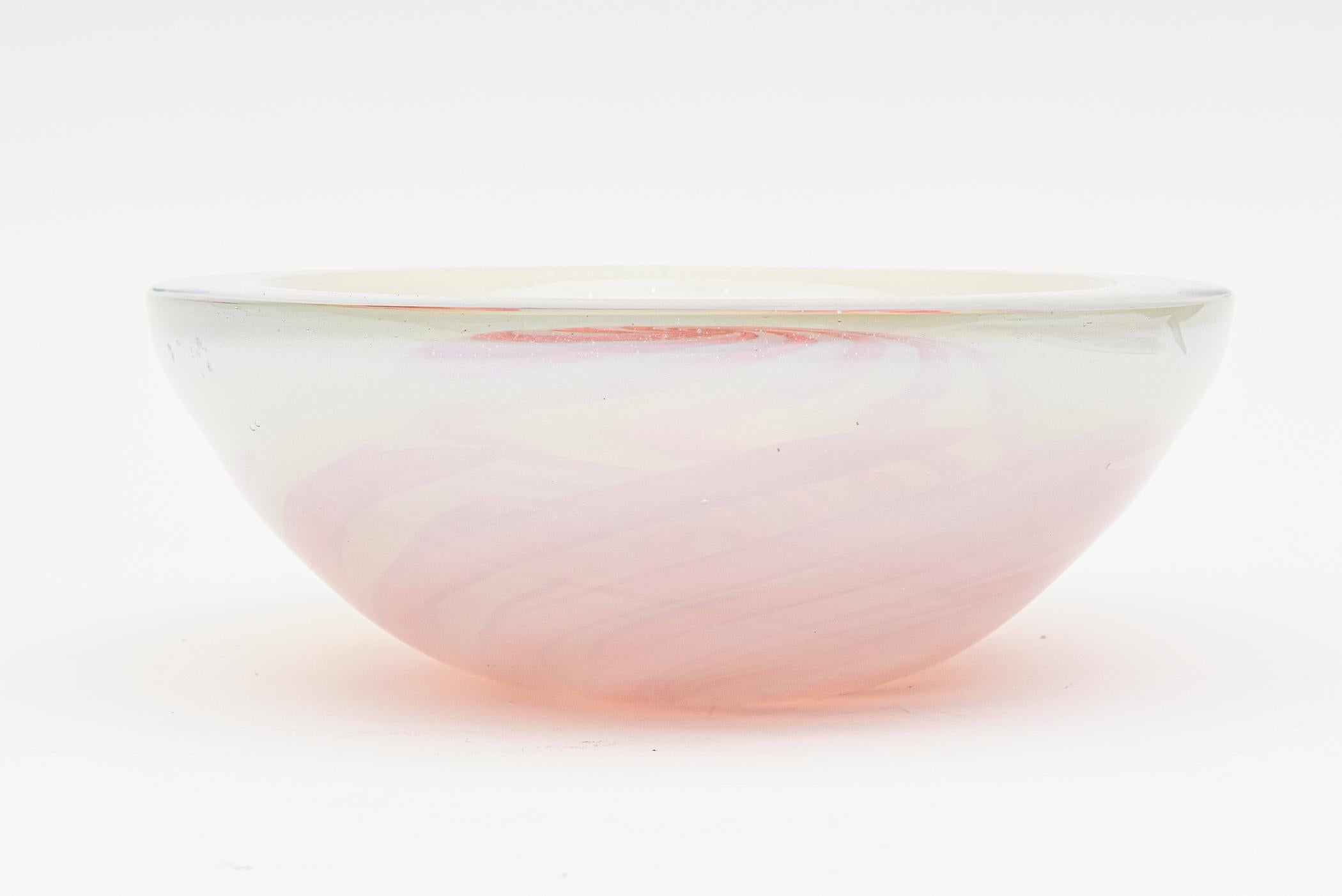 Vintage Murano Fratelli Toso Opalescent Glass Bowl with Orange Optic Swirls In Good Condition For Sale In North Miami, FL