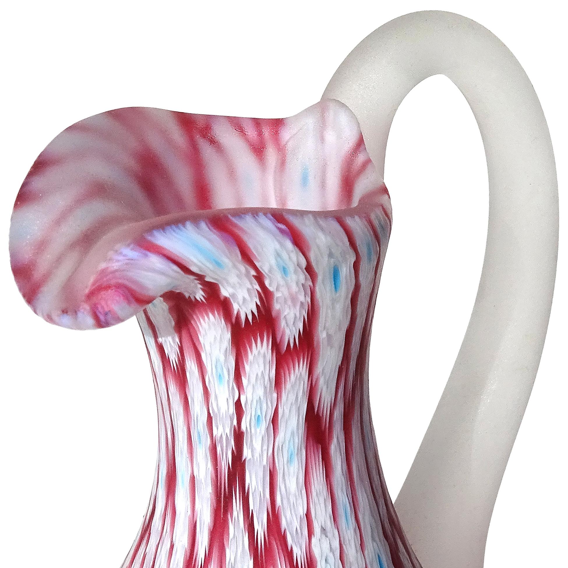 Fait main Aiguière en verre d'art italien Murano Fratelli Toso Rouge Rose Blanc Fleur Murrine en vente